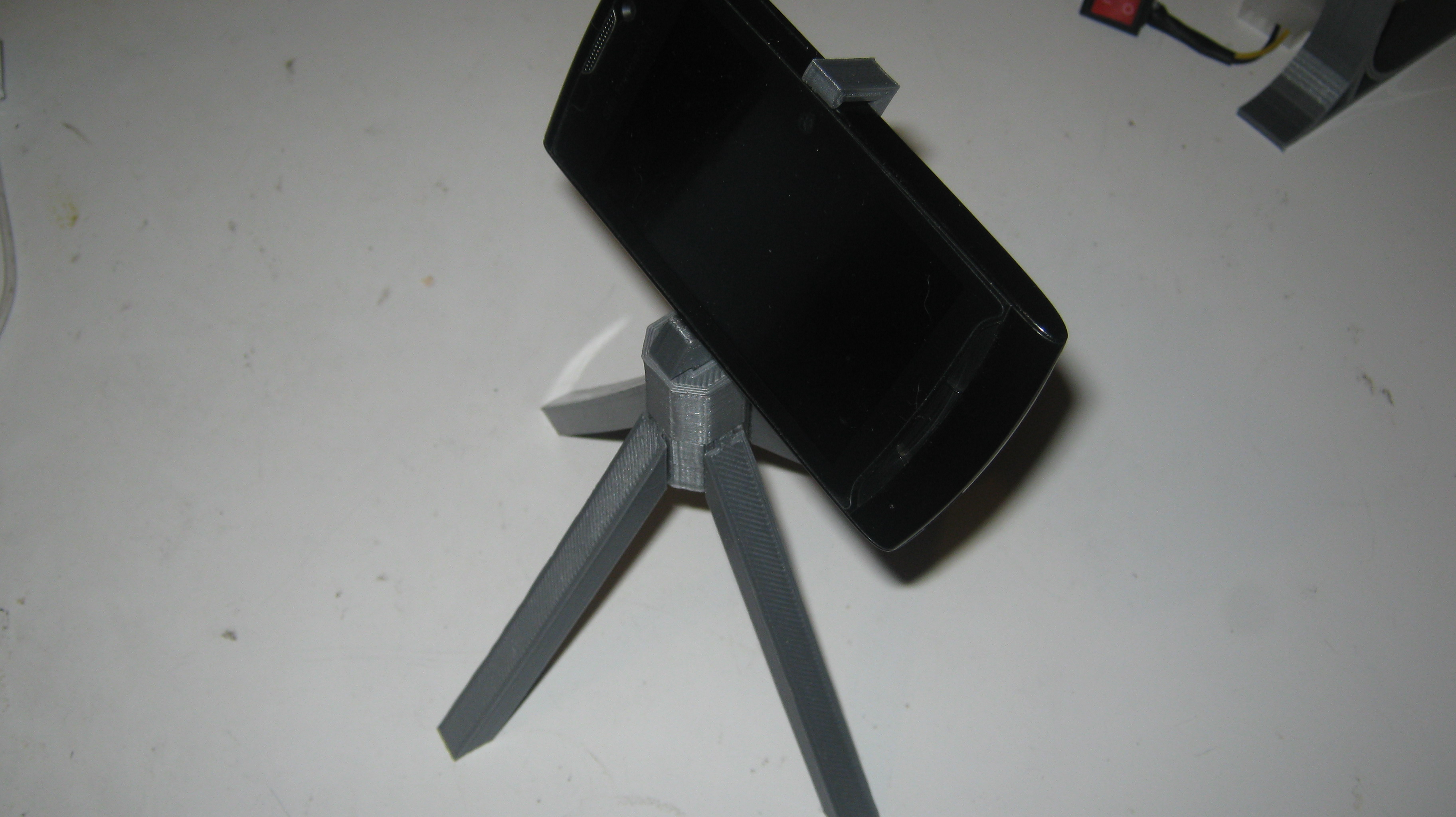 simple phone cam stand