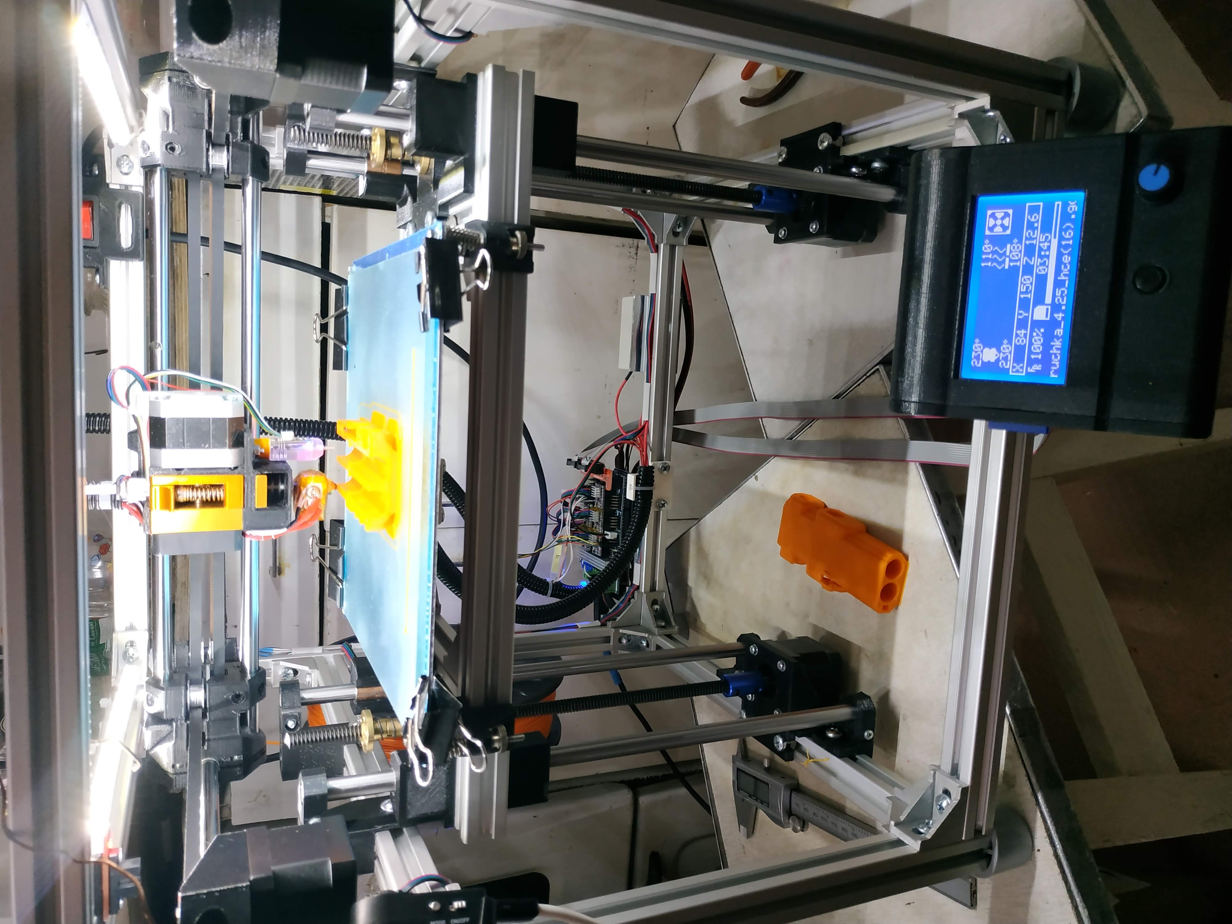 HyperCube Evolution on 2020 extrusion & MK9