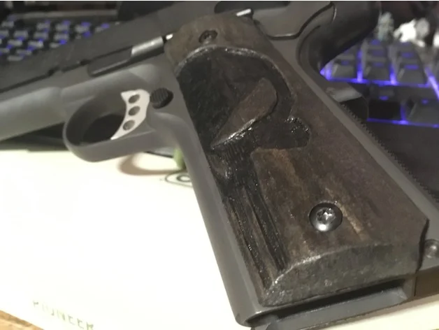 1911 Grips