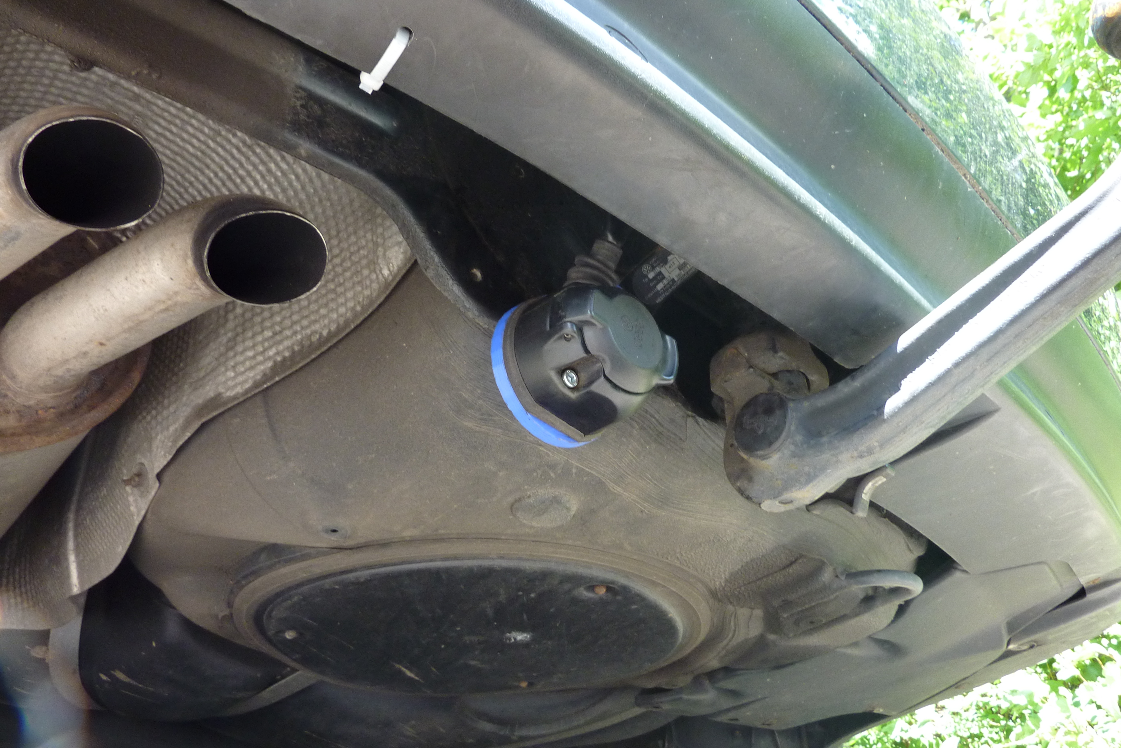 Halter für Anhängerkupplung; VW Passat 3B. Hersteller Westfalia; trailer electrical holder; Typ 321-504-691-104