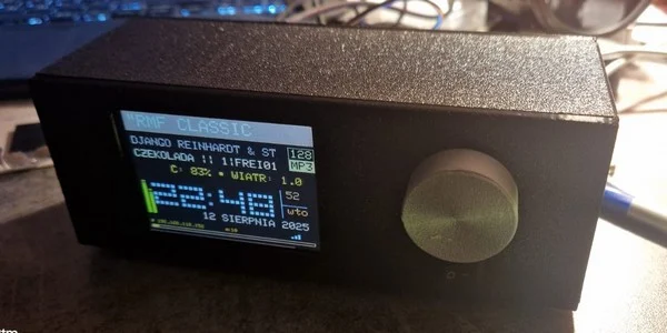 Obudowa do radia internetowego projekt Yo-radio na esp32 2432s028