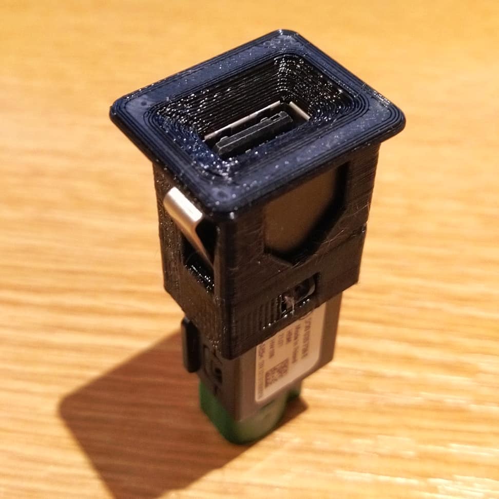 VW USB to AUX jack Adapter (5Q0035726 to 5M0035724)