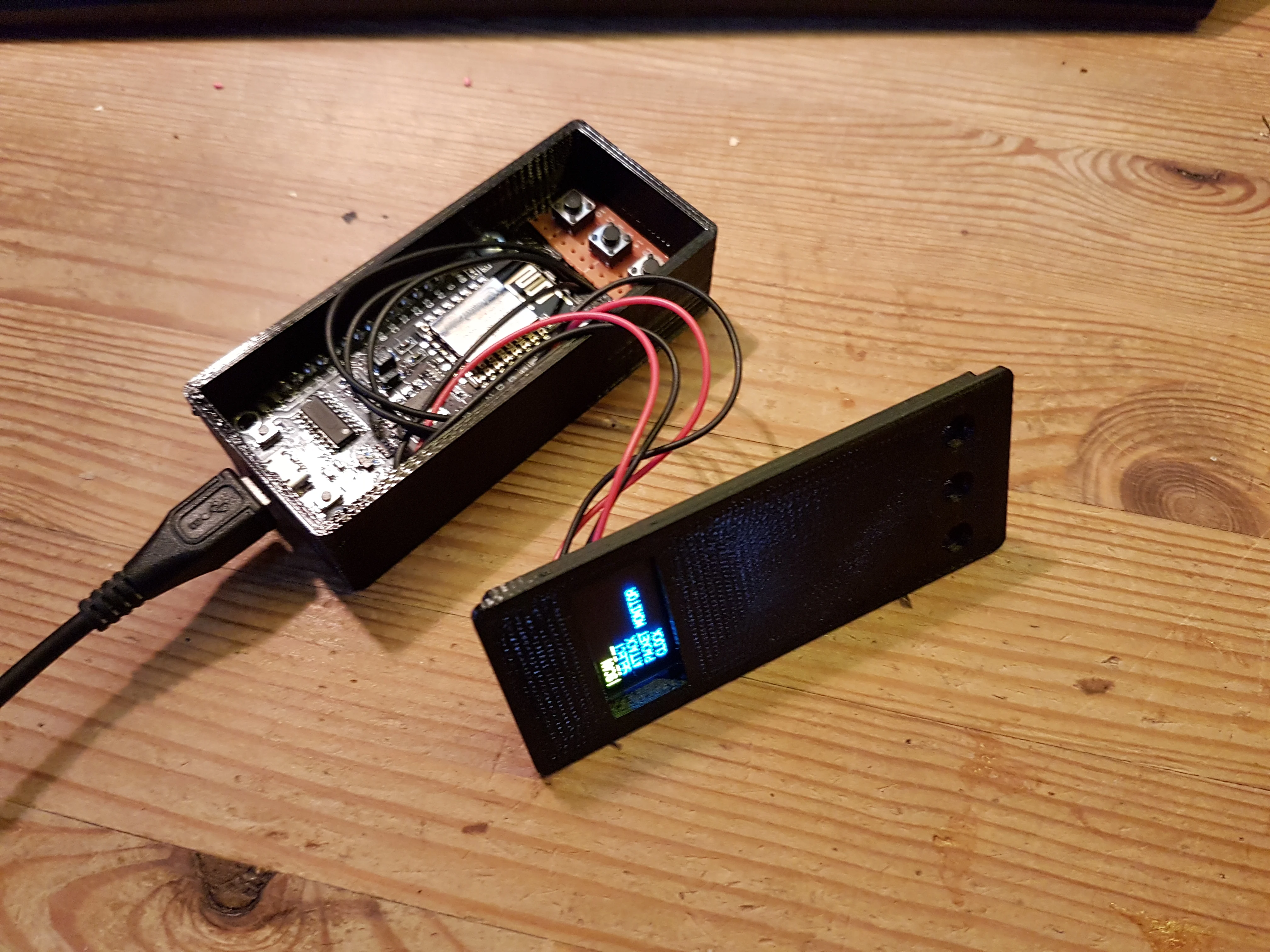 Housing for the NodeMCU V3 from Lolin with 0.96" OLED Display and 3 Pushbuttons -- Gehäuse für die NodeMCU V3 von Lolin mit 0.96" OLED Display u. 3 Pushbuttons