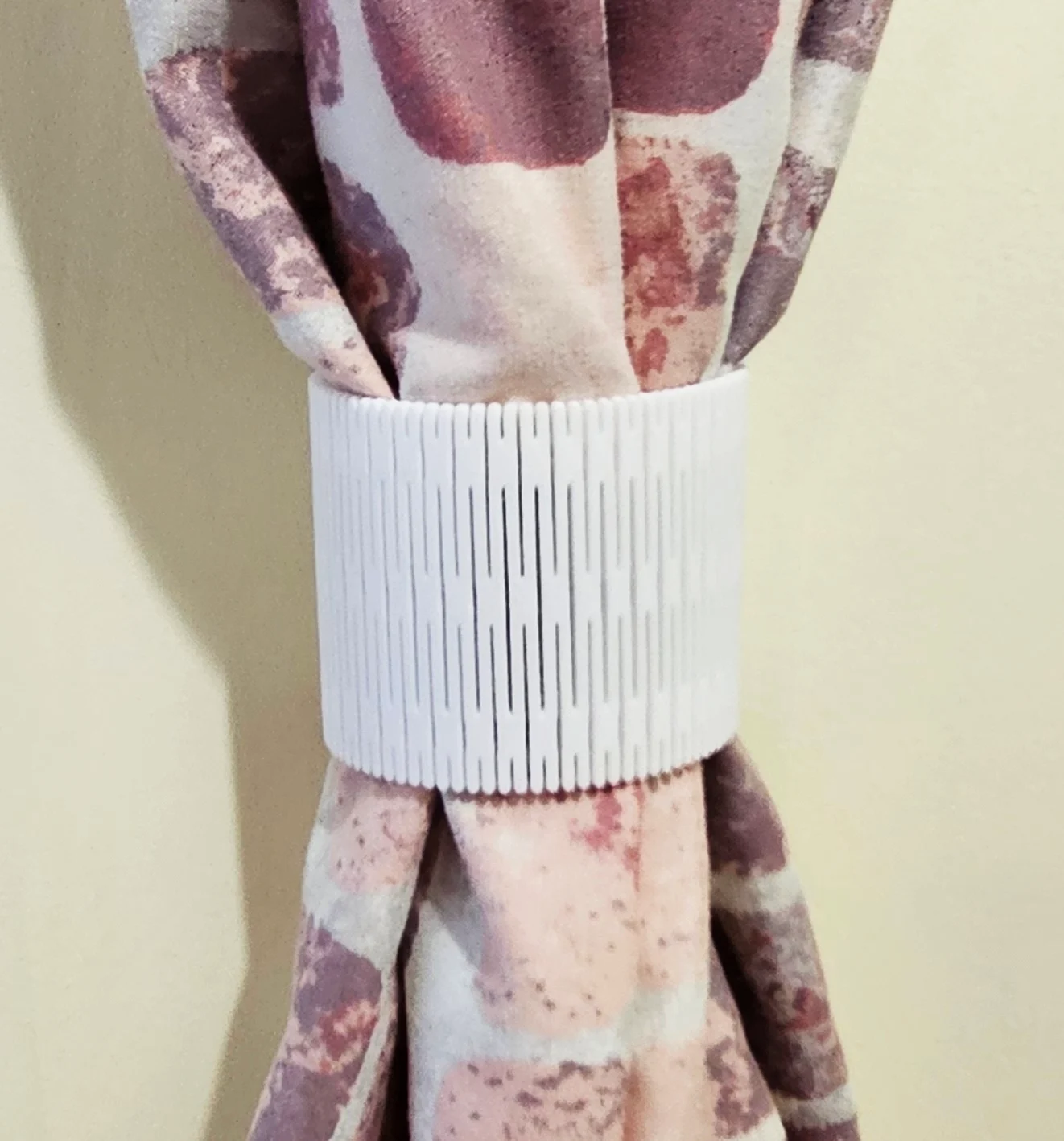 Curtain Holder - easy to print