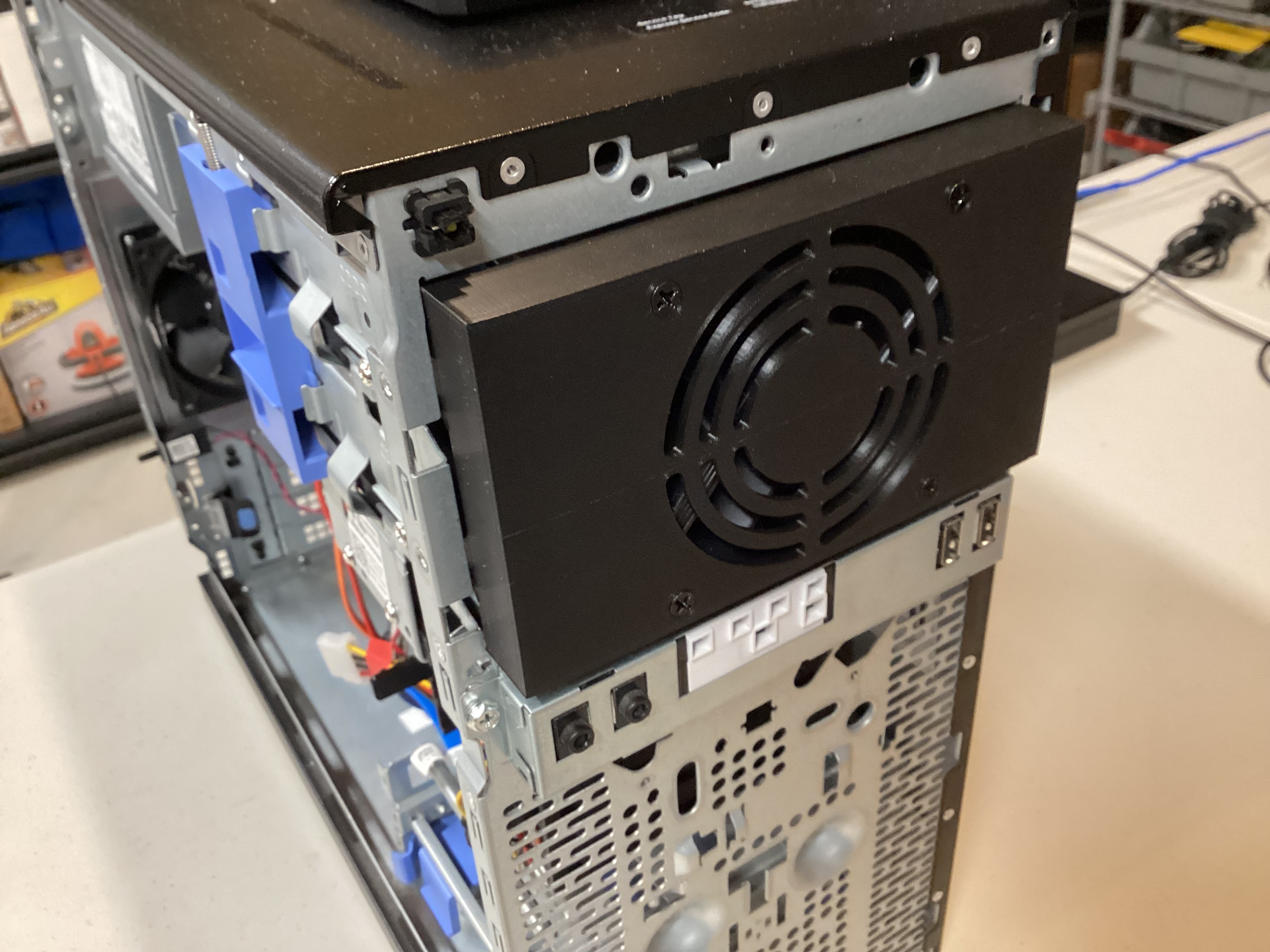 Dell OptiPlex 5 1/4" Front Bay Fan Cooling for Dual 3 1/2" Hard Drives (MT 3020, 7020 and 9020)