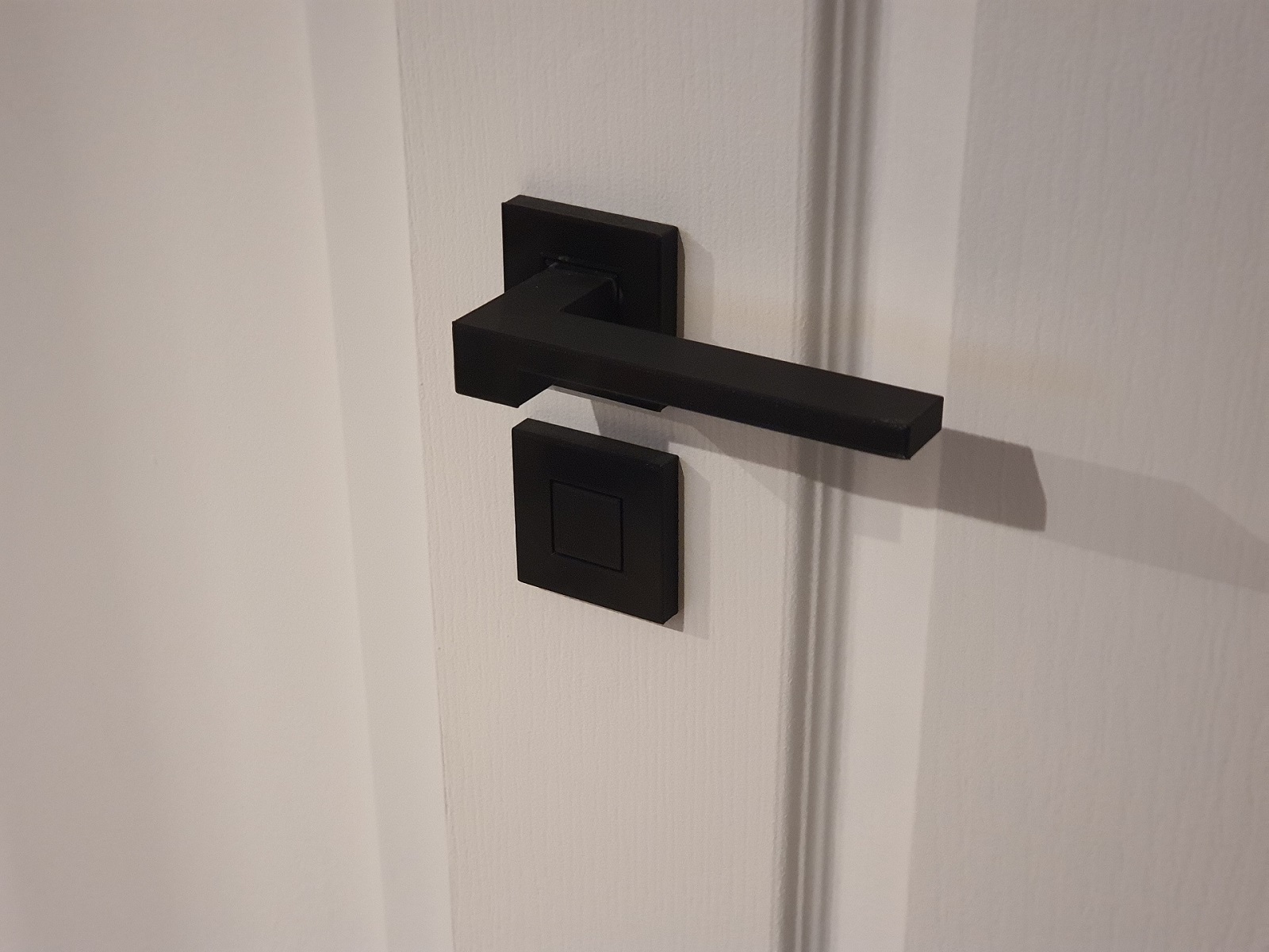 Minimalist door handle