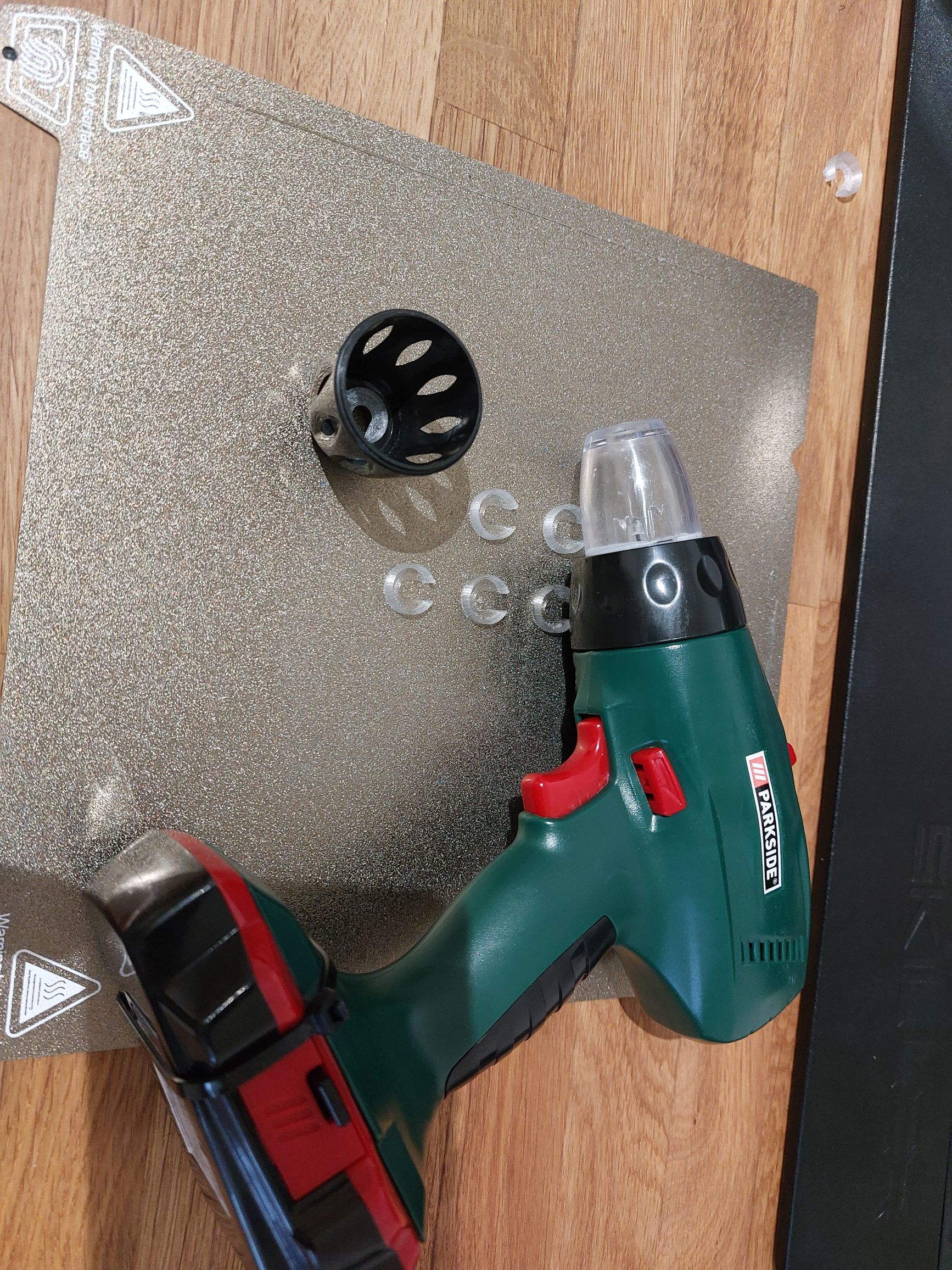 Locking clip (toy drill)