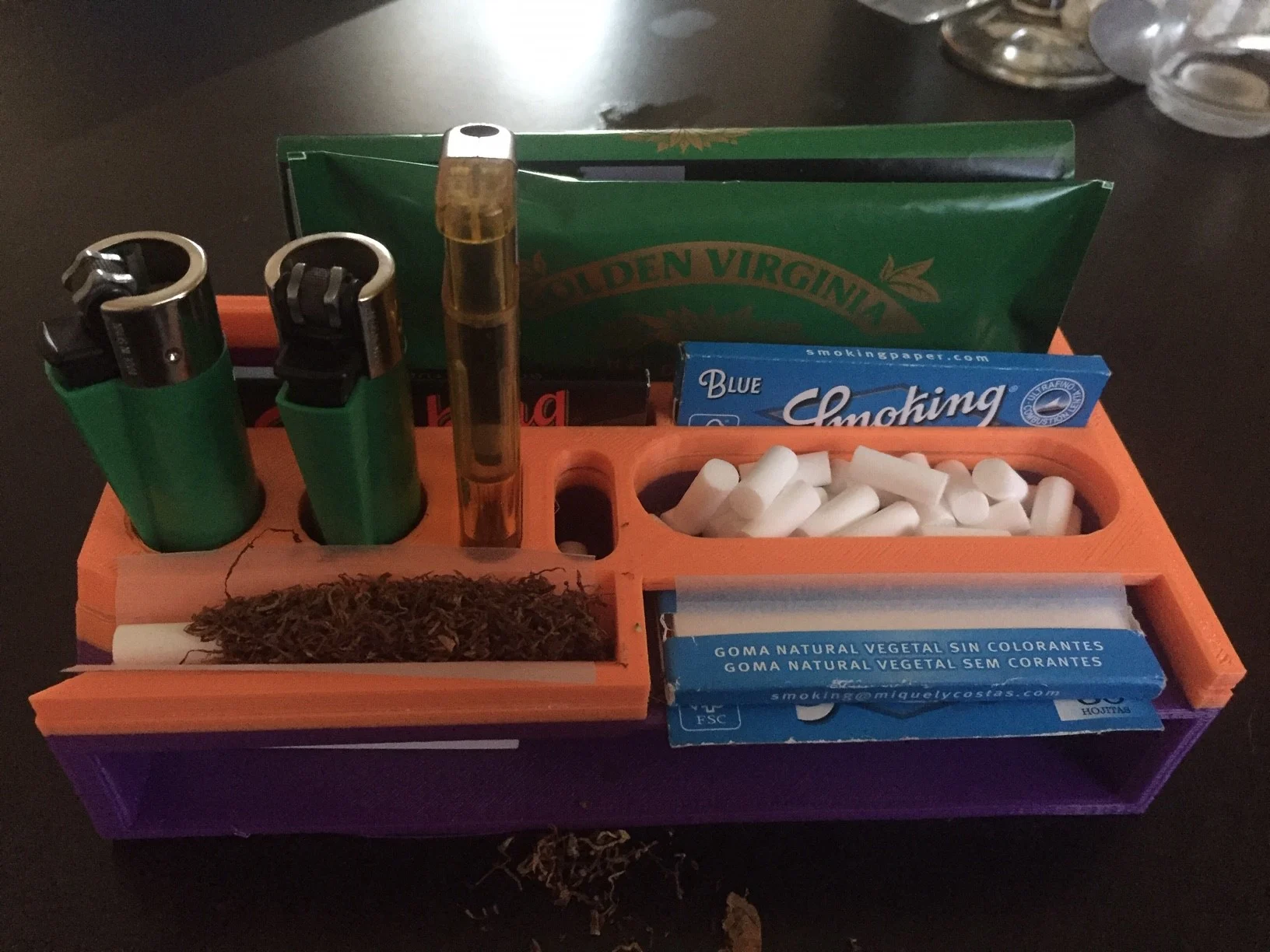 Rolling tobacco stand
