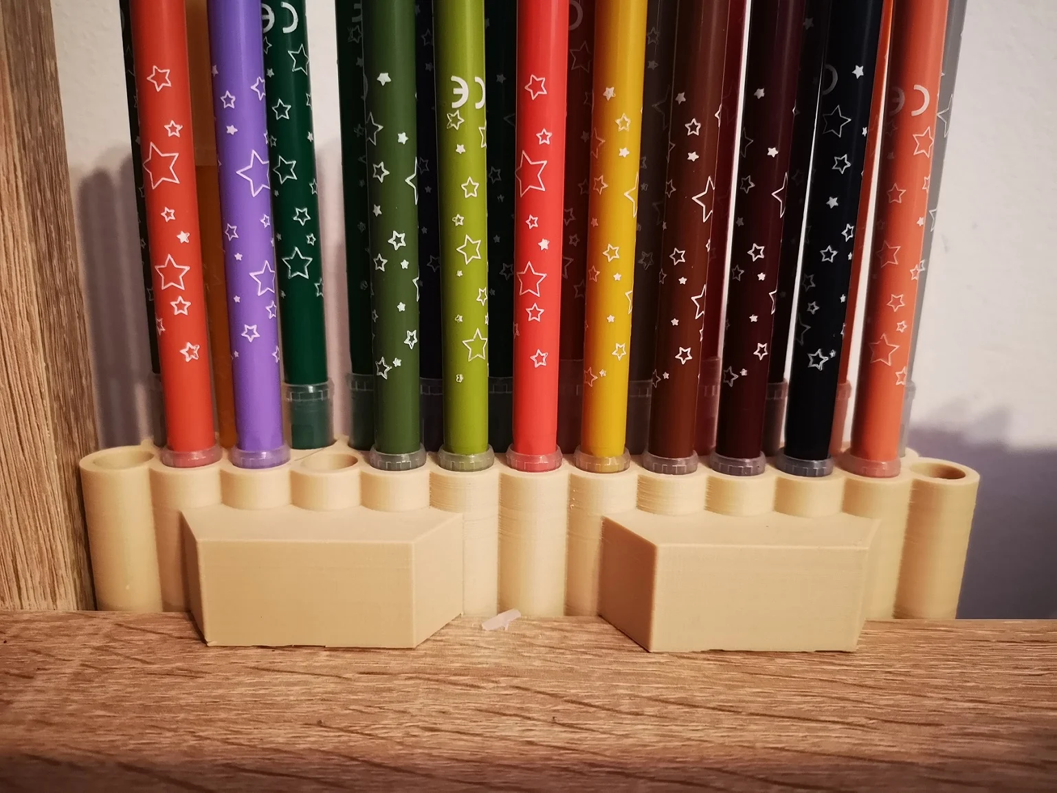 lapicero sujeto a escritorio para rotuladores, lapices de colores...