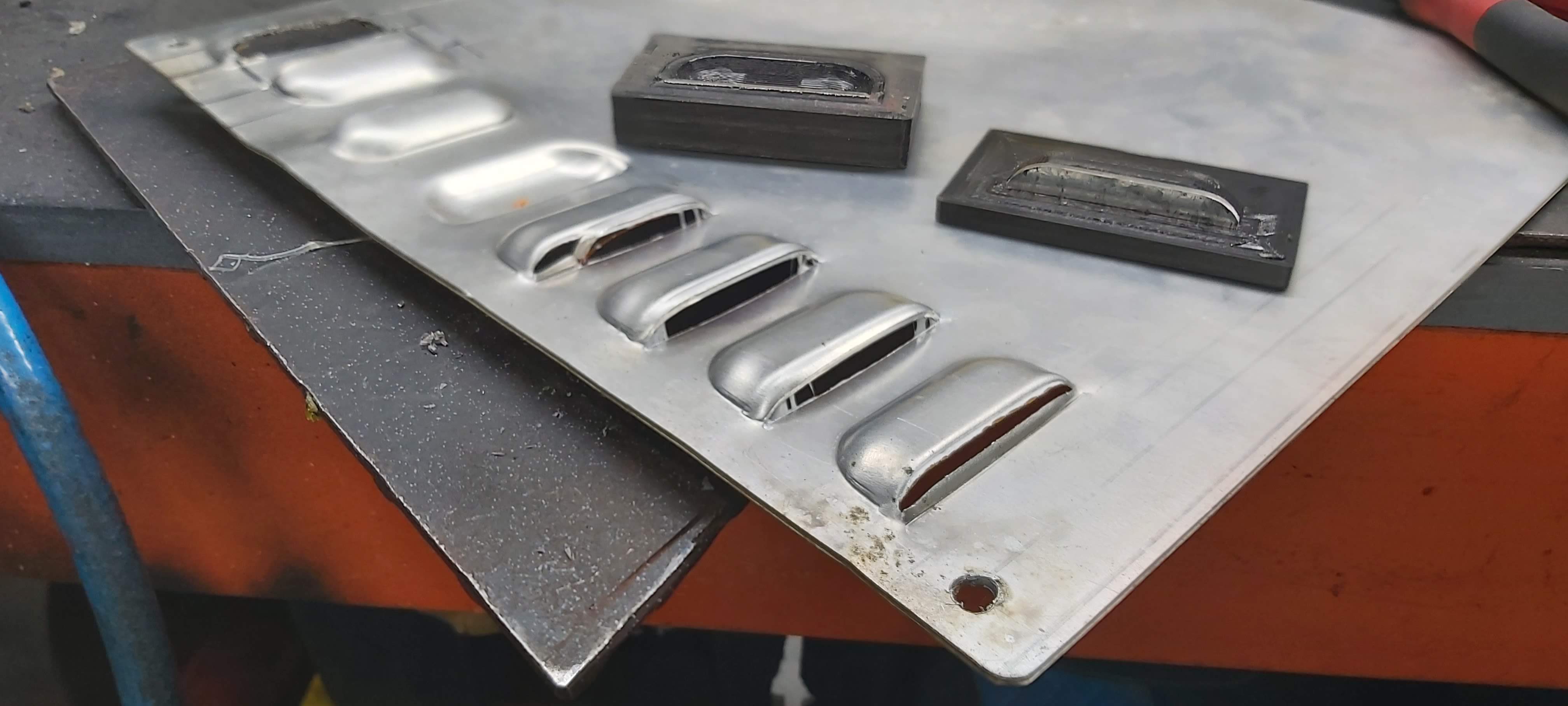 Louver press tool