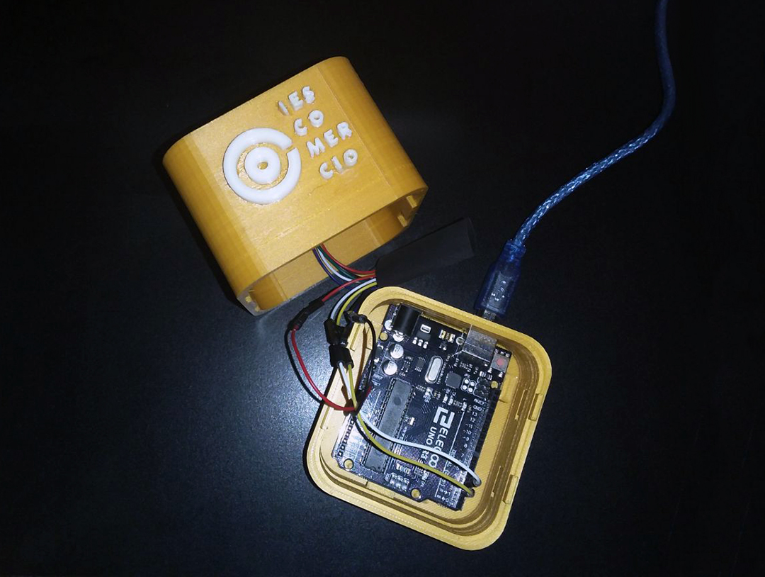 Carcasa para Arduino y sensor de huella dactilar
