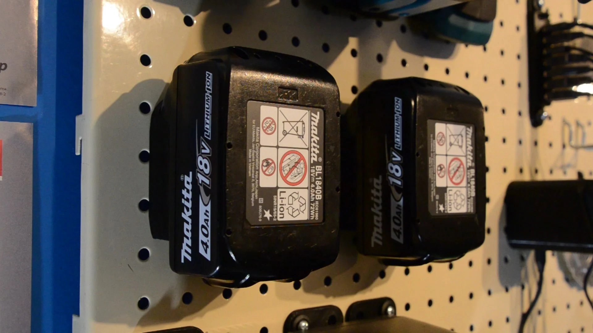 Makita 18V Battery Holder For 1" Pegboard