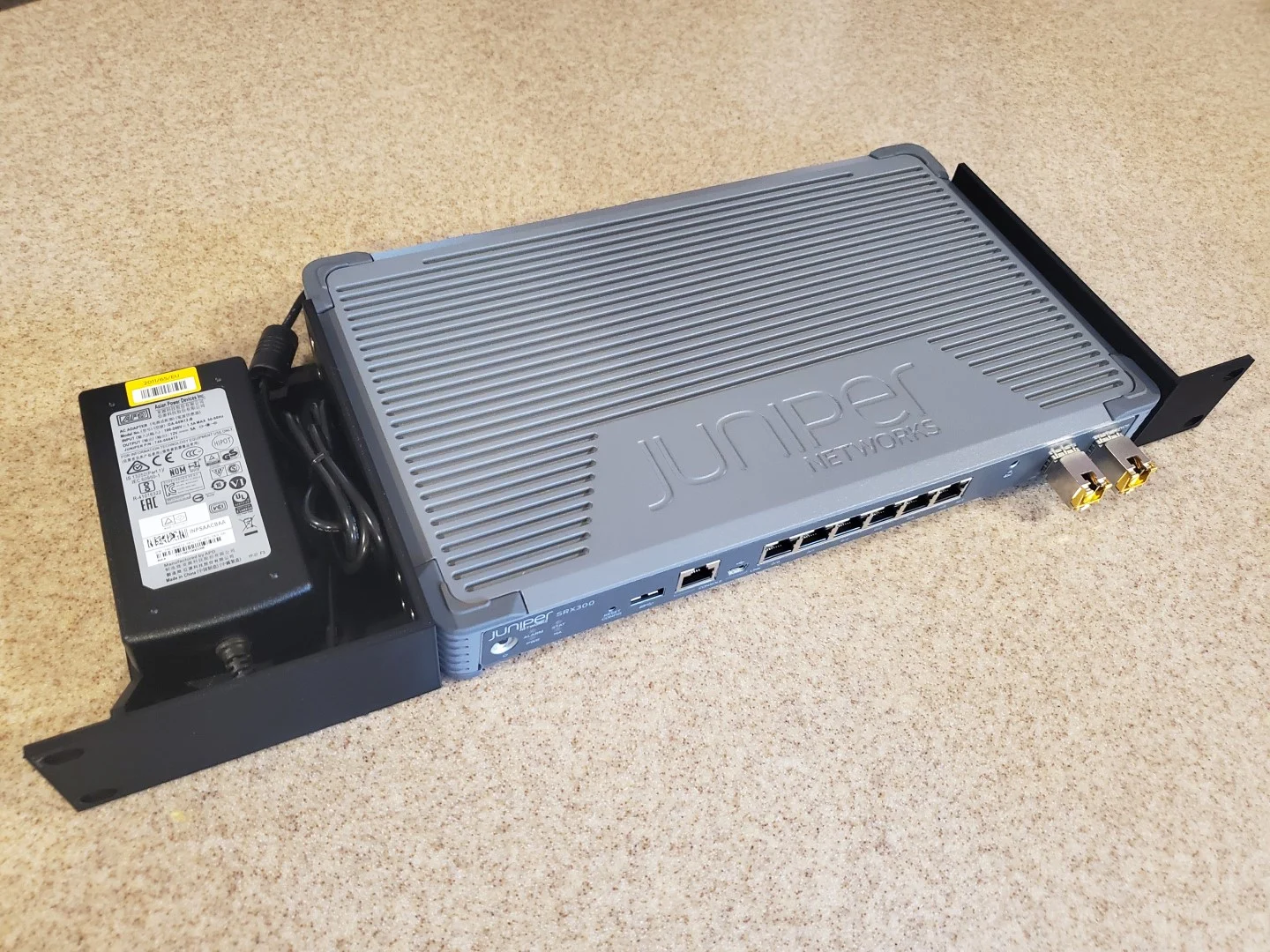 Juniper SRX300 Rack Mount Kit (with Power Adapter Tray)