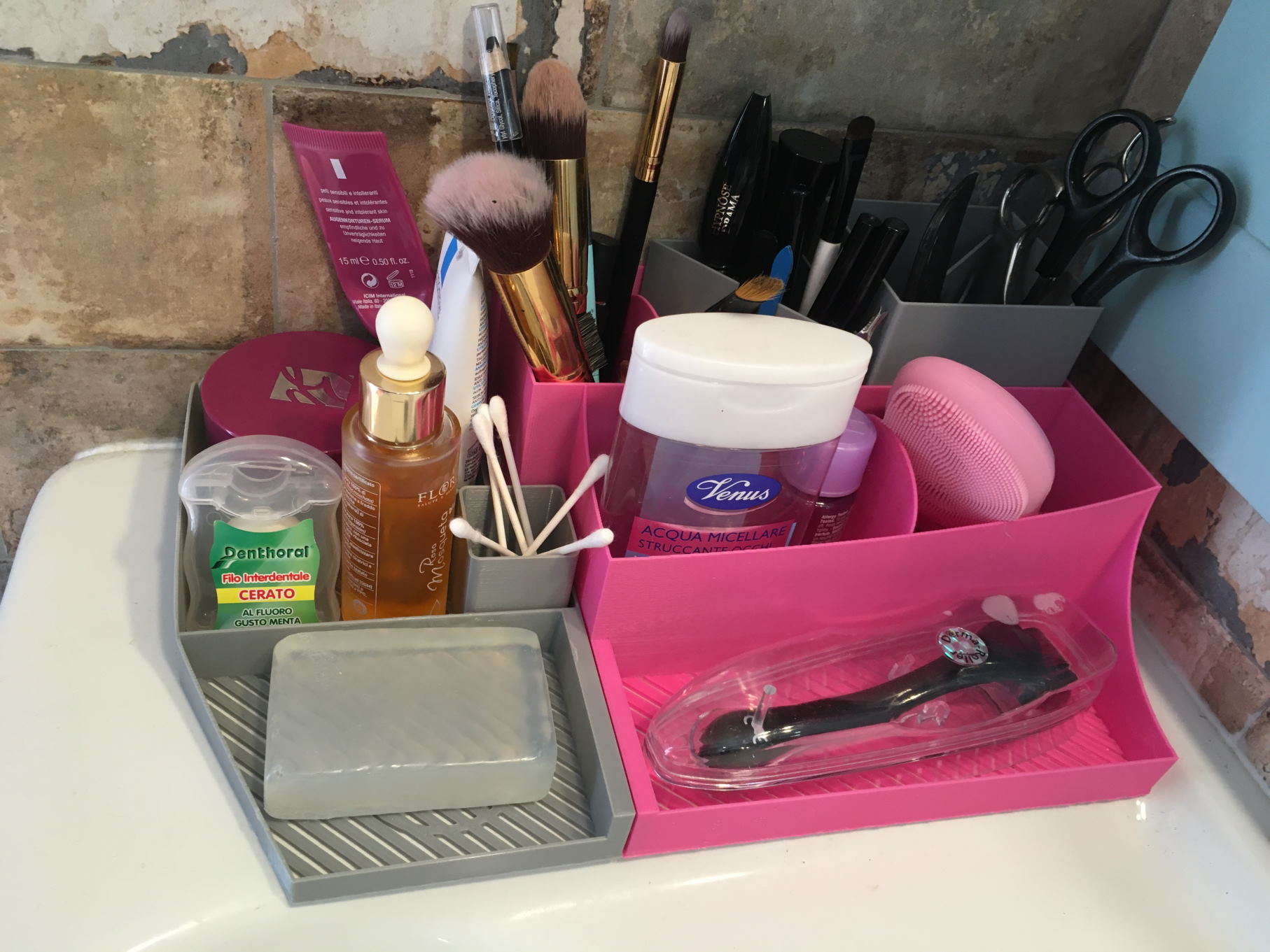 JiJi -  Soap and Makeup Magnetic holder and organizer for bathroom