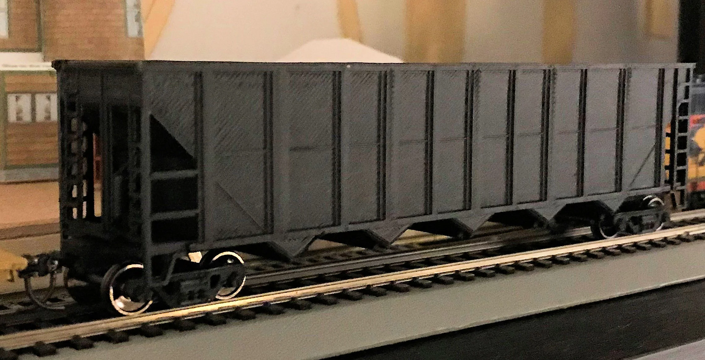 Hopper Car (HO SCALE) With 3 Loads