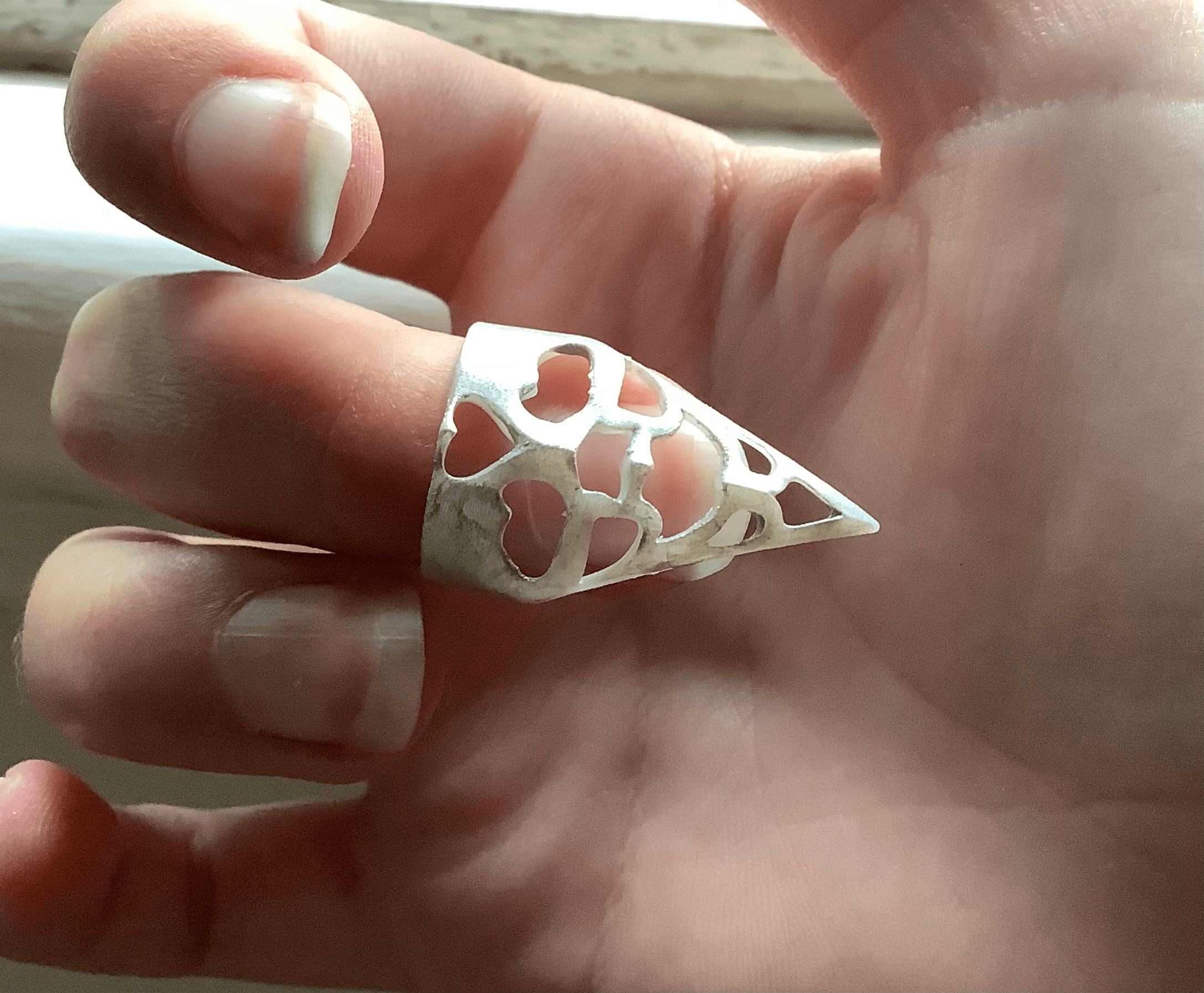 ornate finger claw