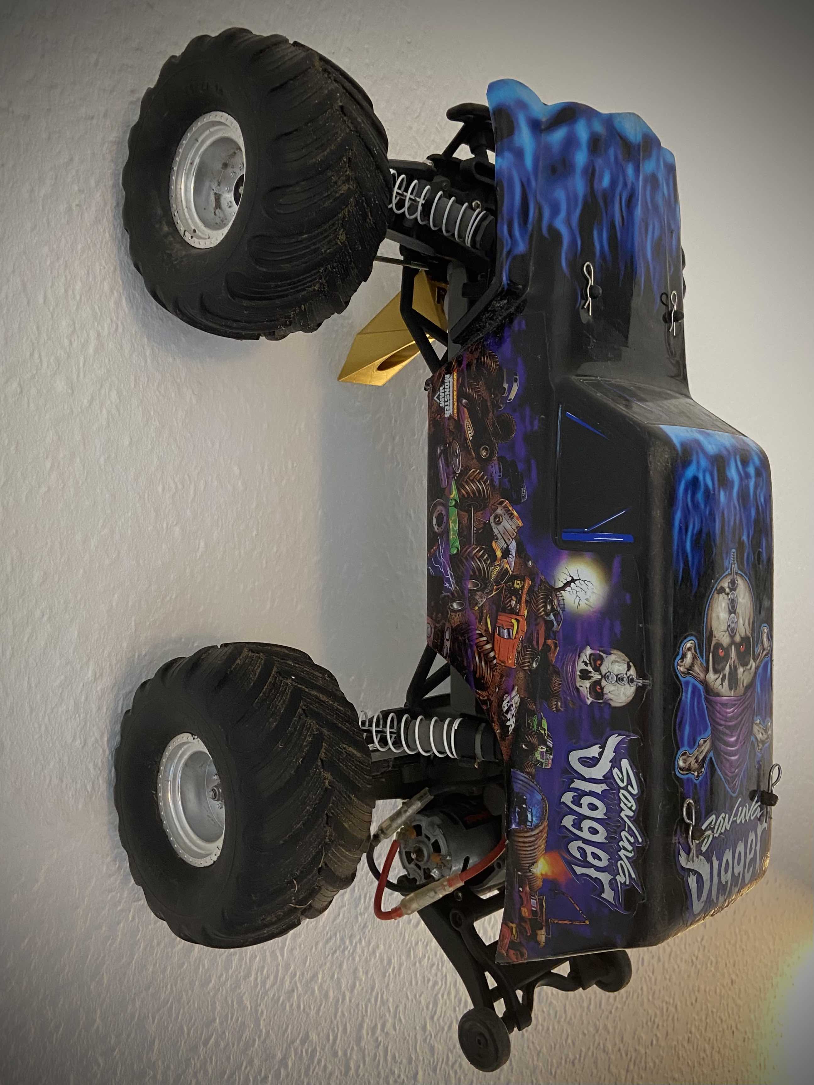 RC hanger for Traxxas Stampede/Bigfoot/Gravedigger