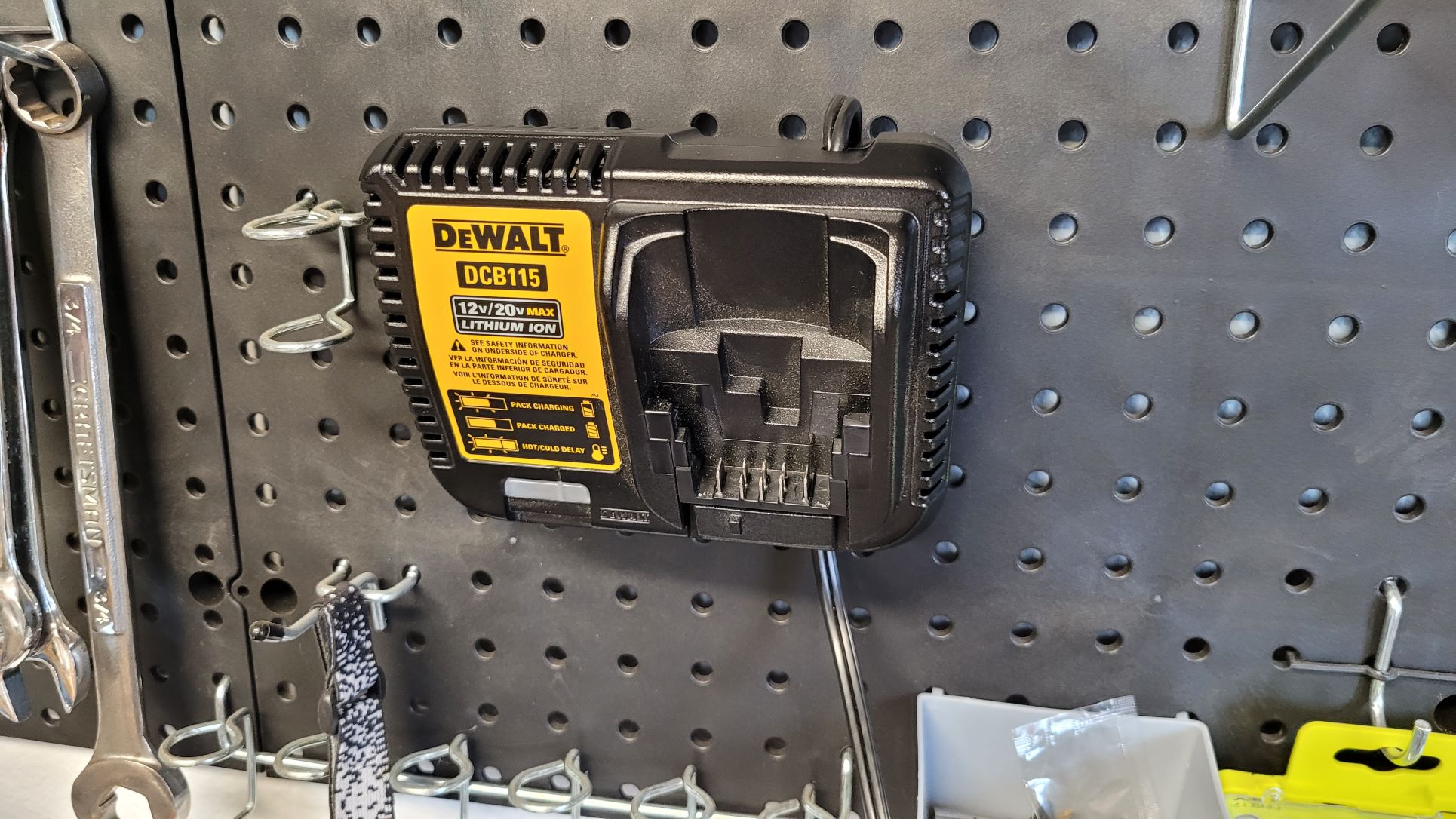 Dewalt 20-60V Pegboard Hanger