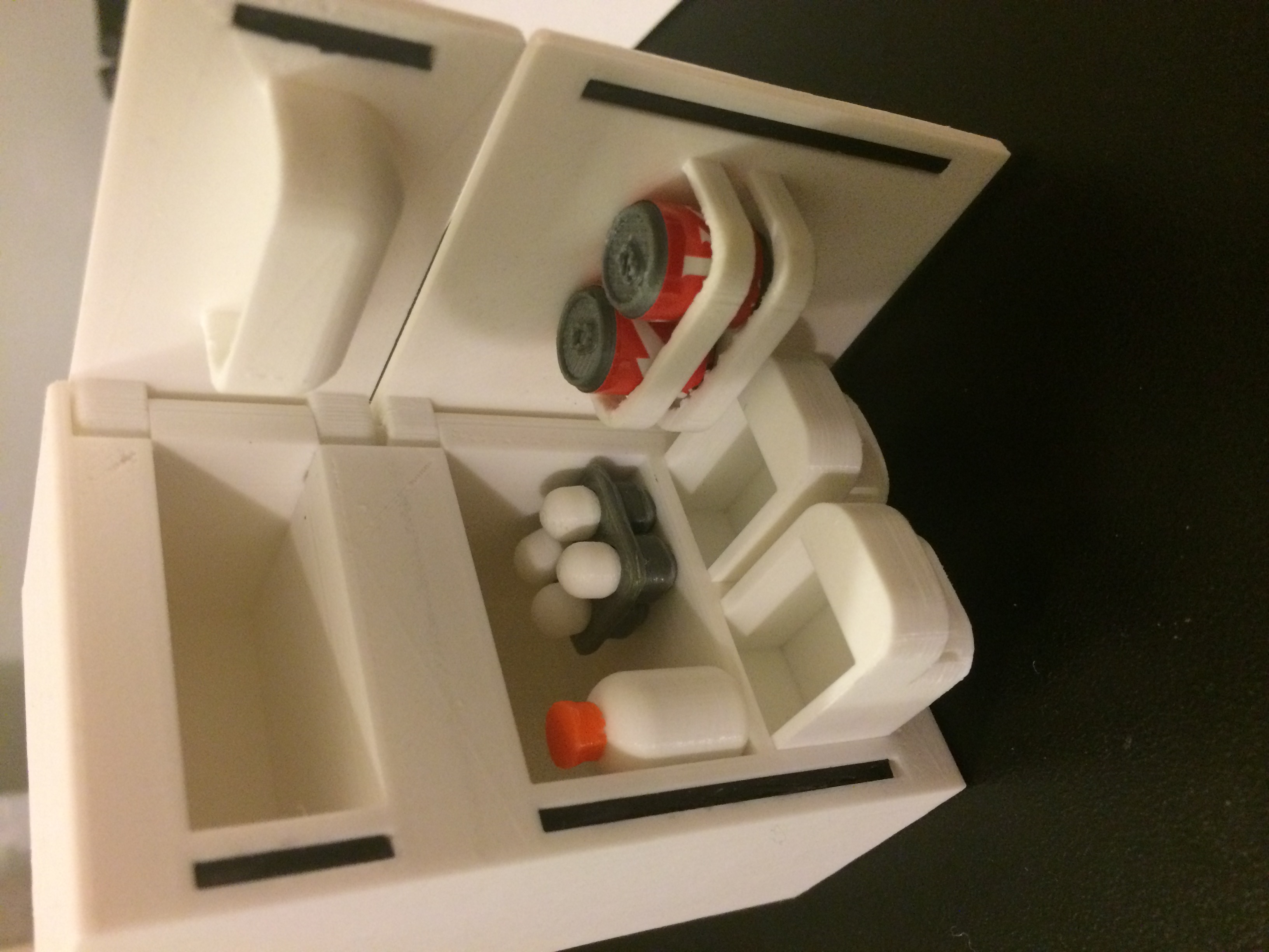 Miniature refrigerator