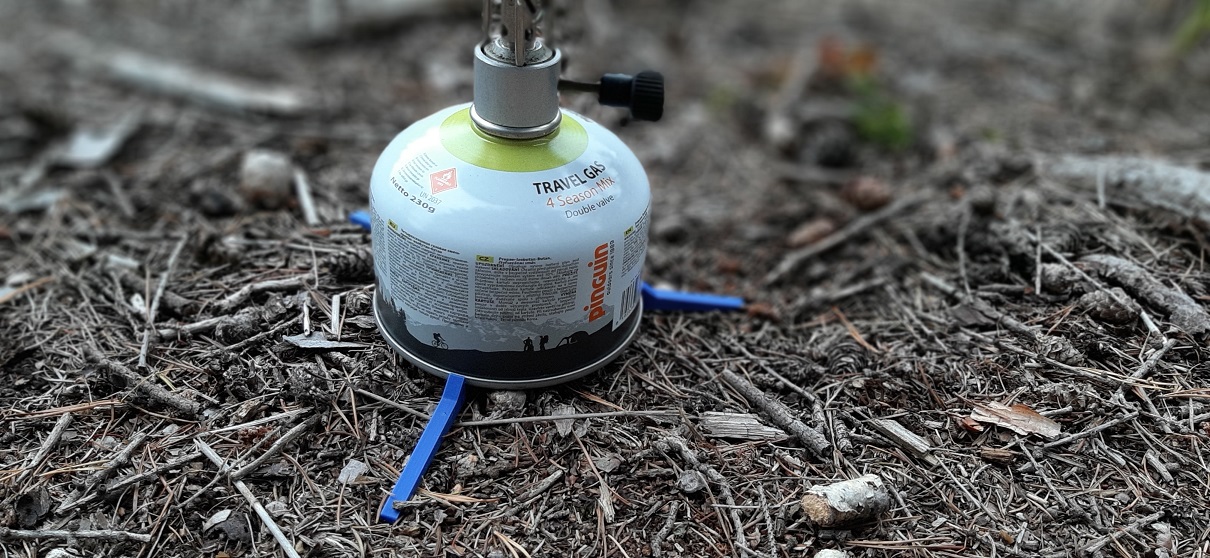 Collapsible gas cartridge / cartouche holder