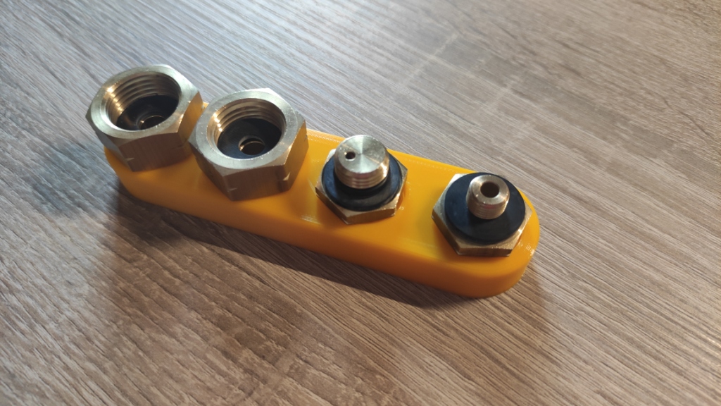 Gas adapter holder