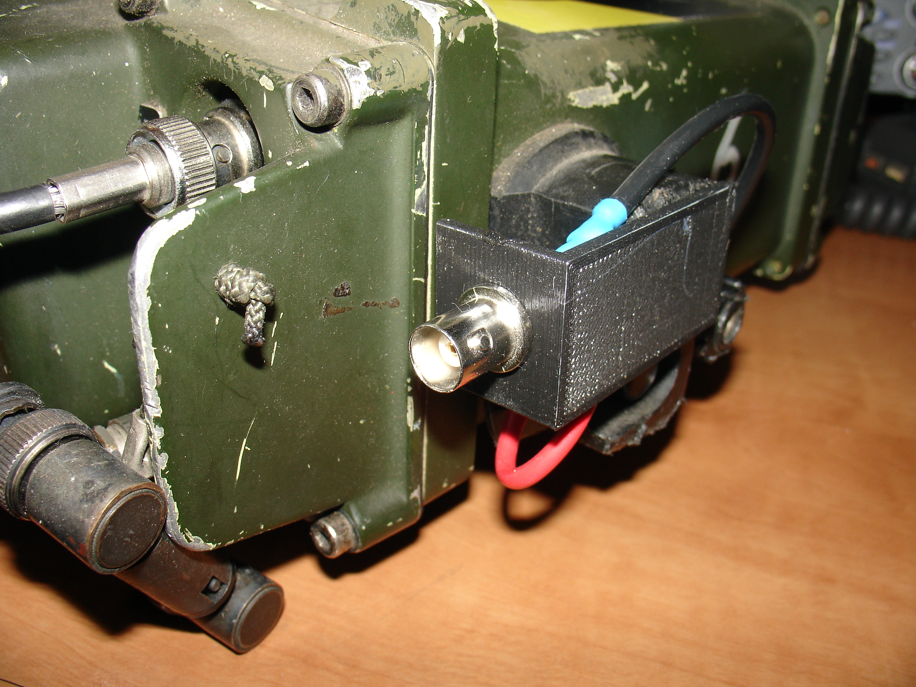 Clansman RT320/PRC320 antenna adapter