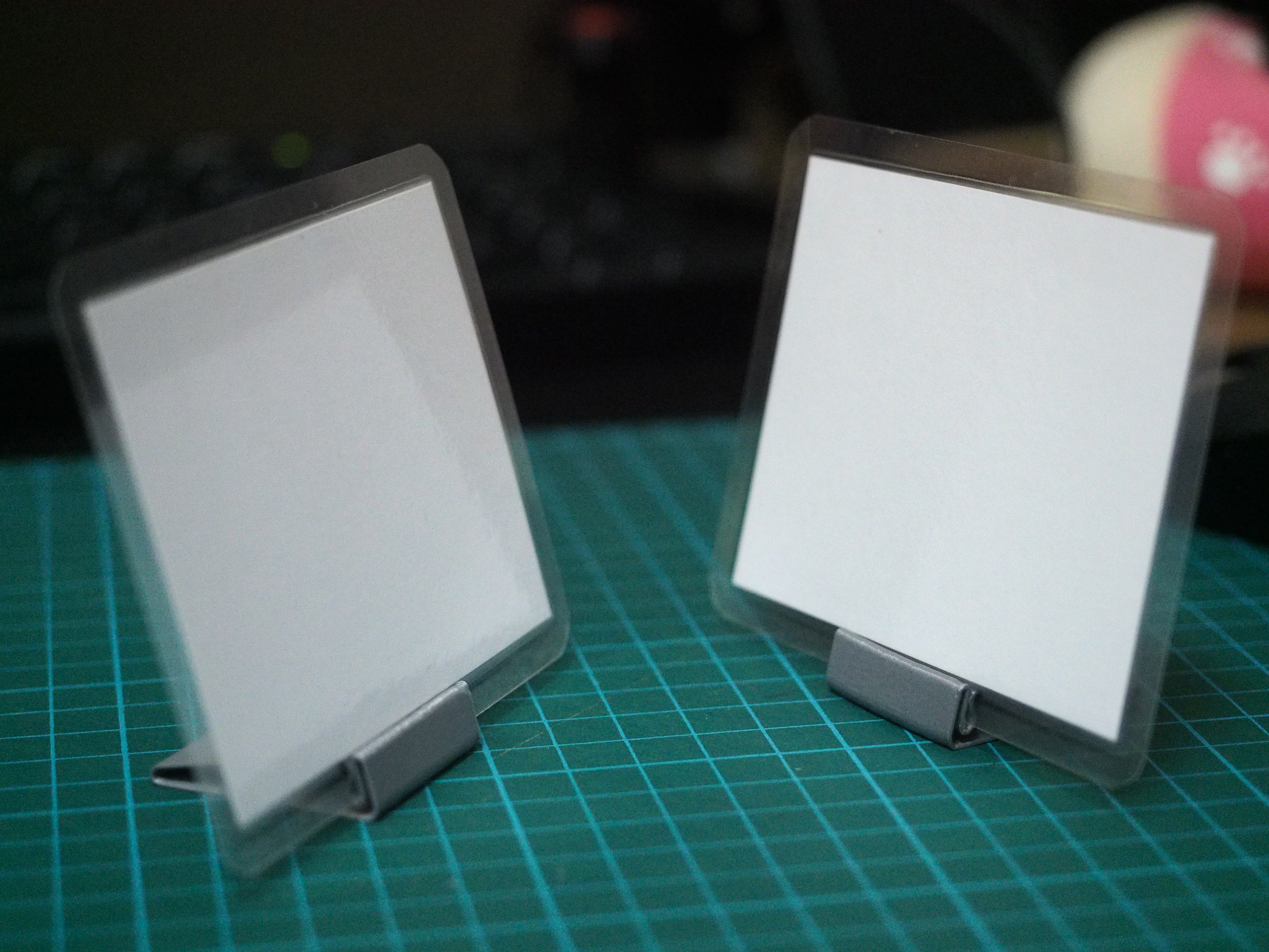 Simple Photo Stand - Vase Mode