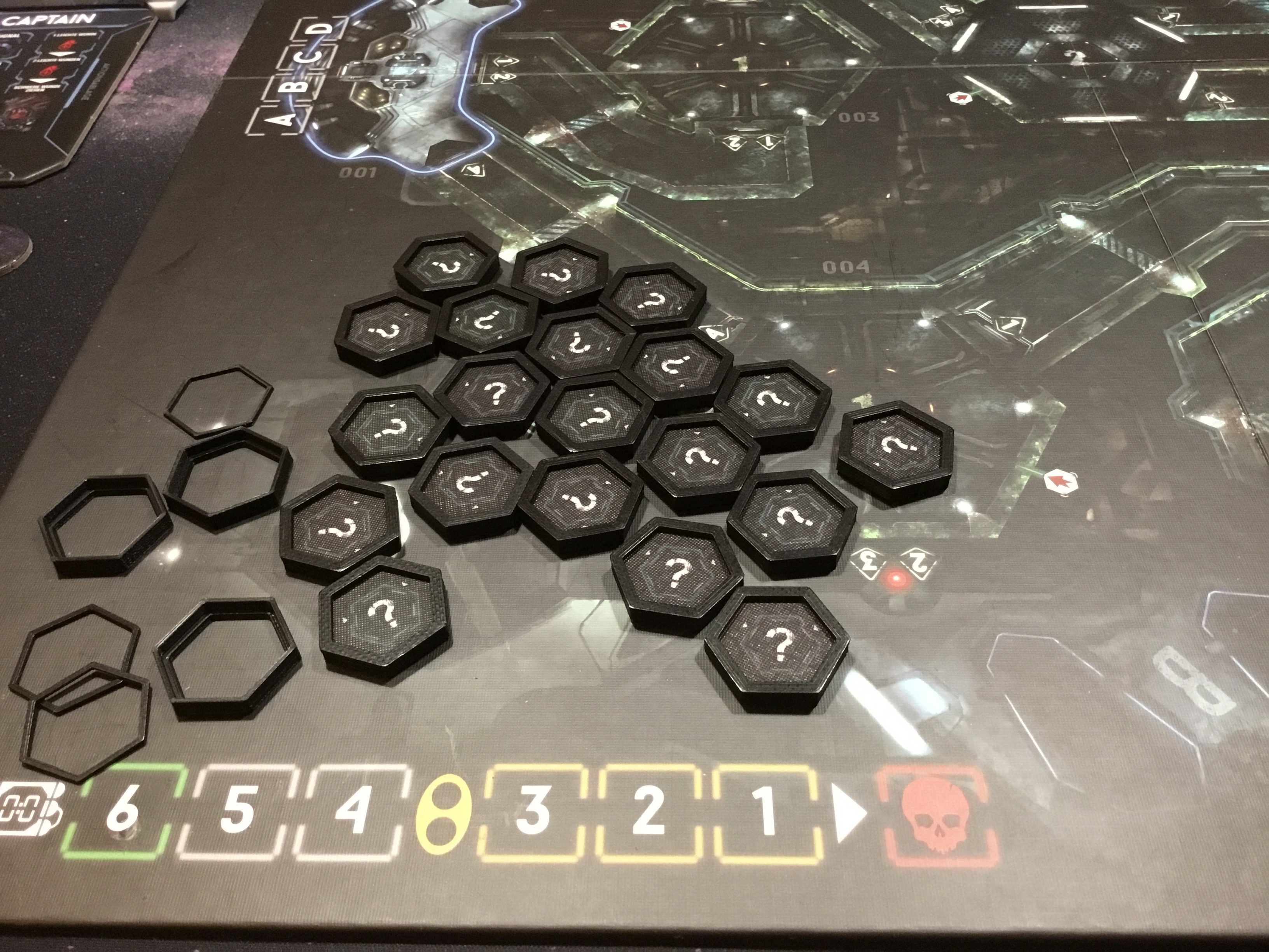 6eck-Rahmen für die Erkundungsplättchen im Spiel Nemesis