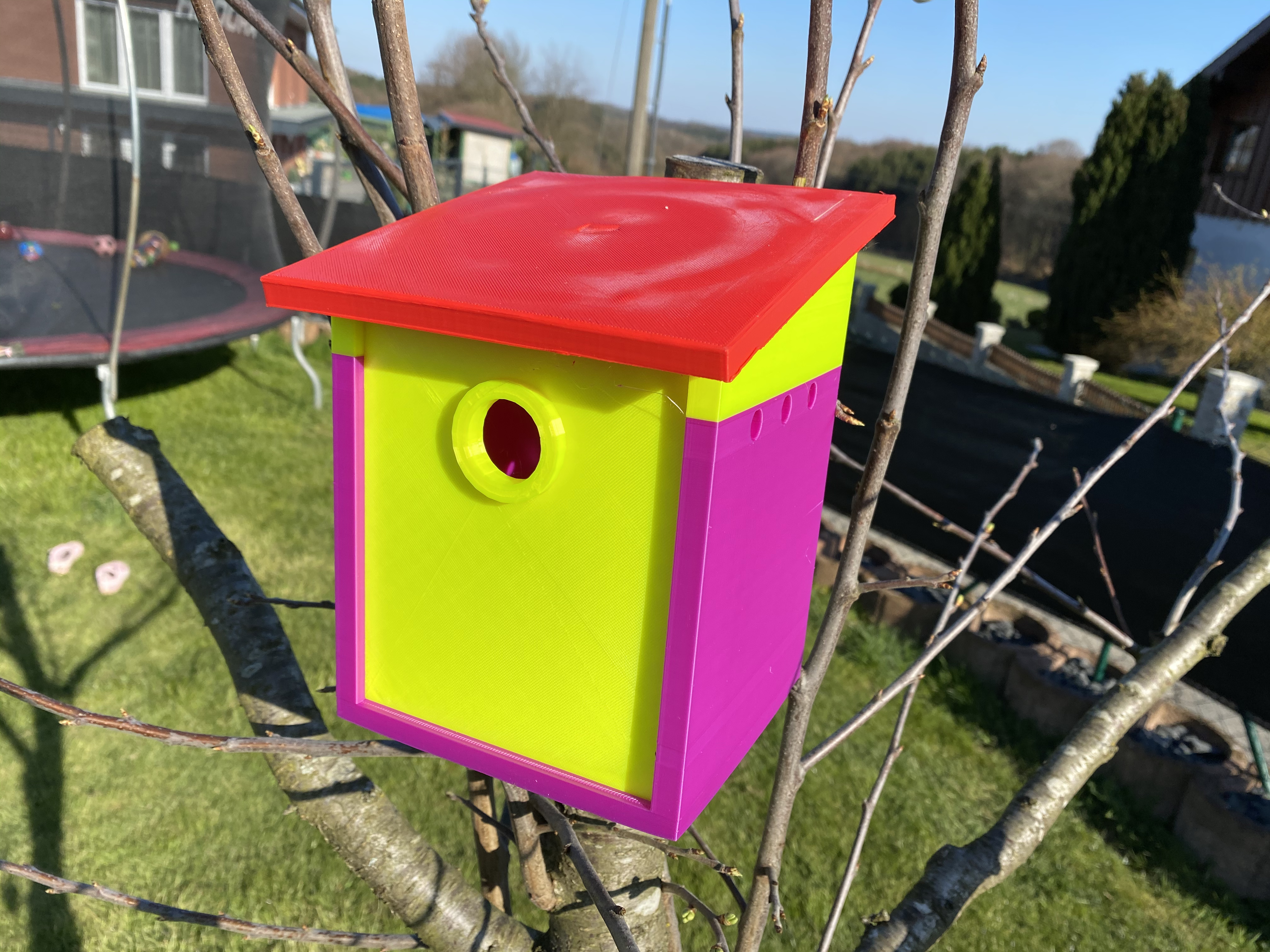 Nistkasten | Birdhouse | Nesting Box
