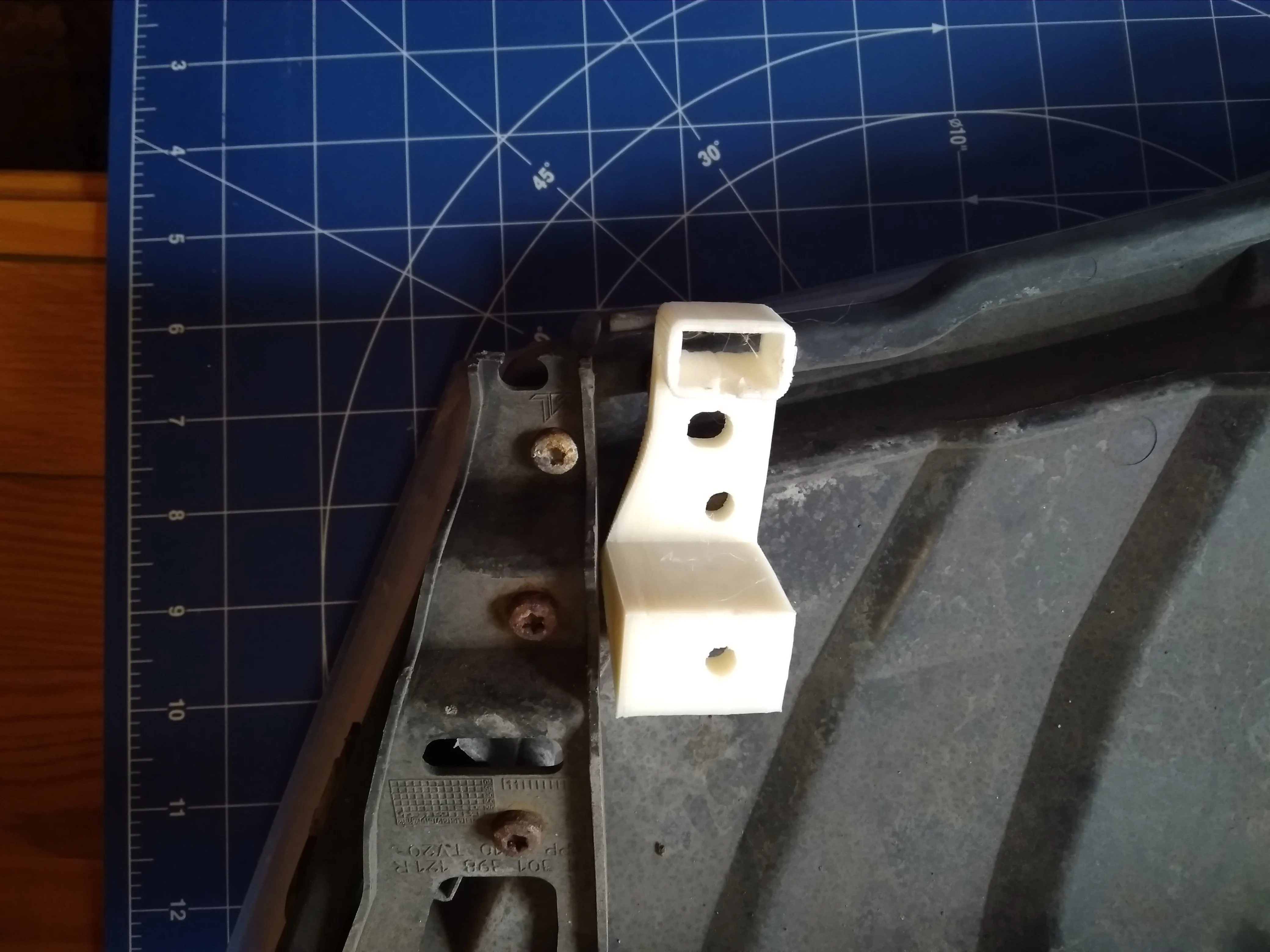 Honda civic 5d emblem brackets