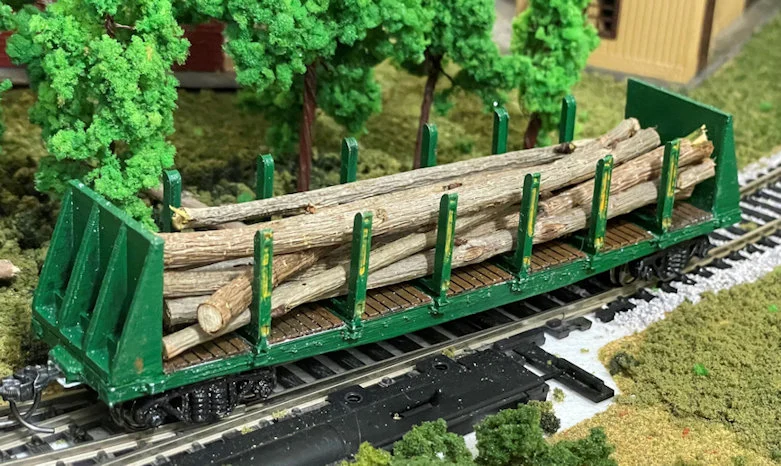 HO Scale 45ft Flatbed Log Hopper Train Car