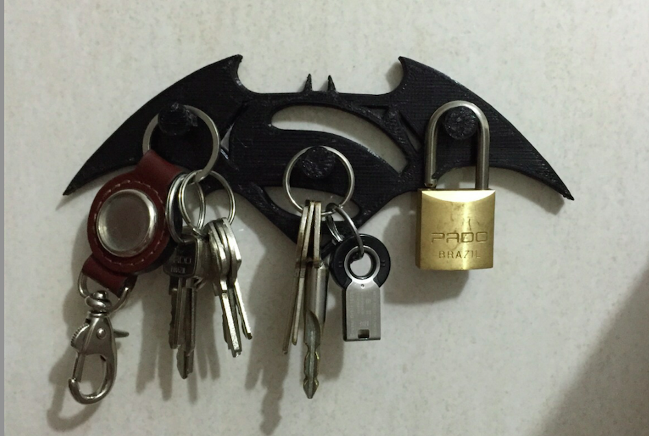 Robust Batman vs. Superman Keyholder
