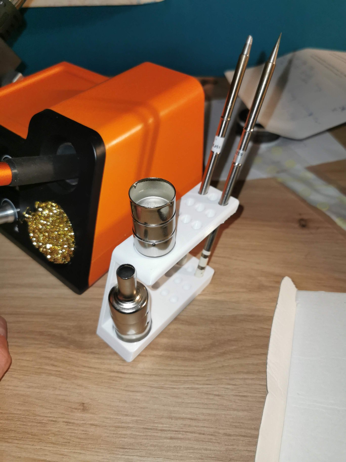 The holder for storing T12 tips and Hotair nozzles.