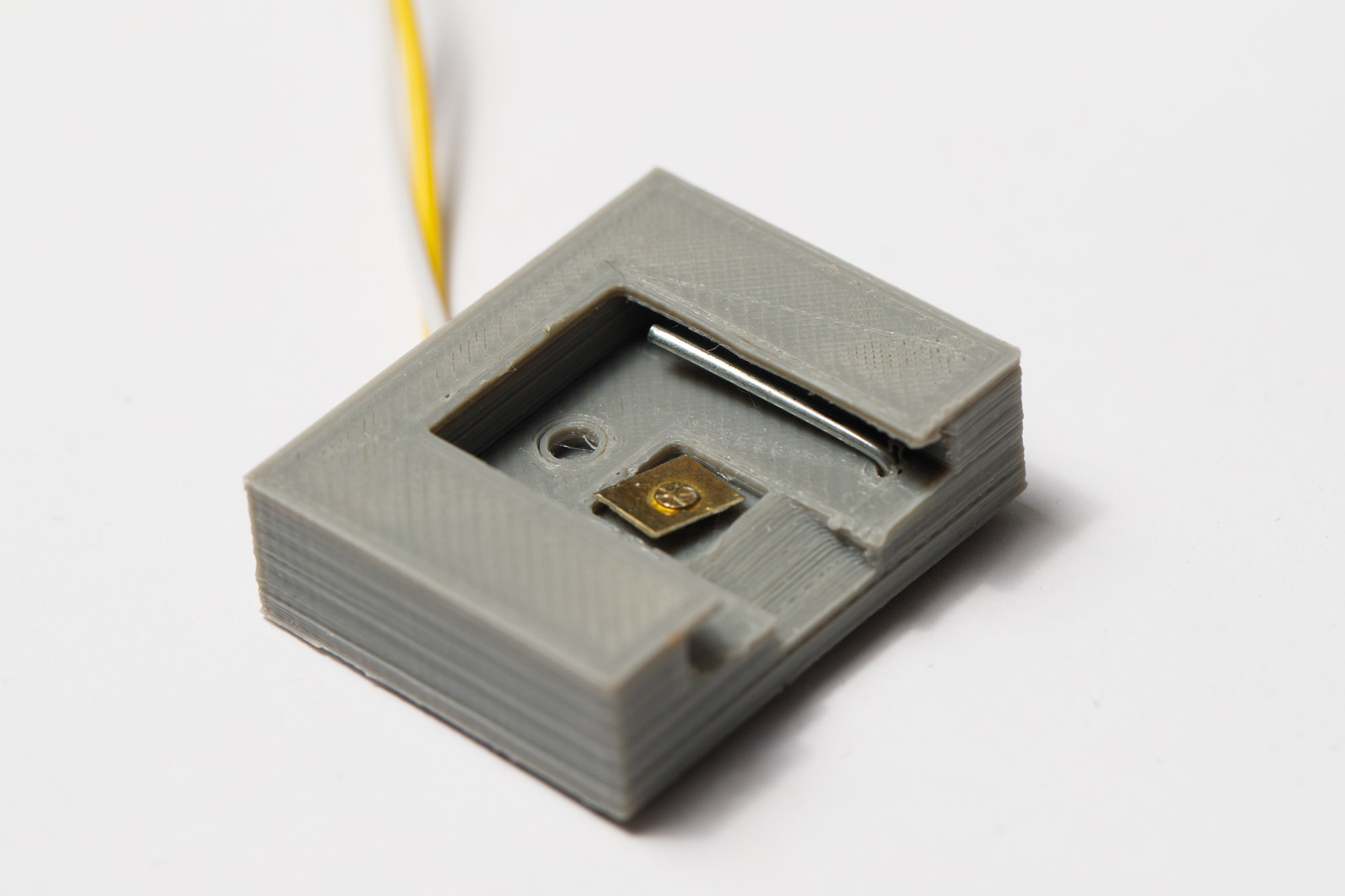 simple hot shoe connector