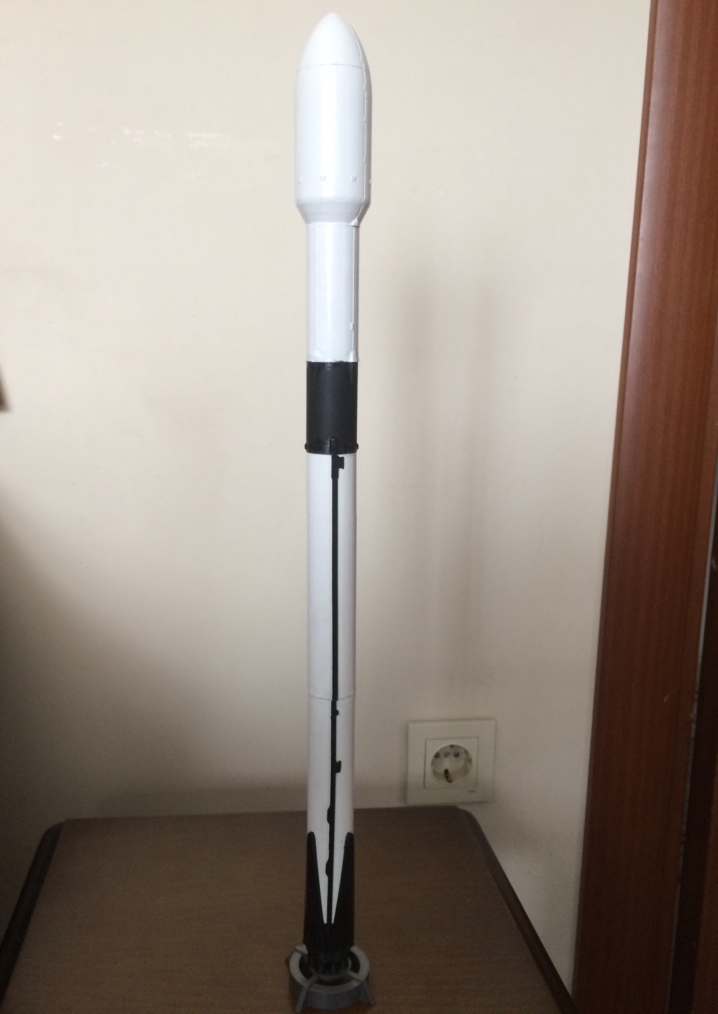 SpaceX Falcon 9 Block 5 ,3d printed ,1/144 scale model
