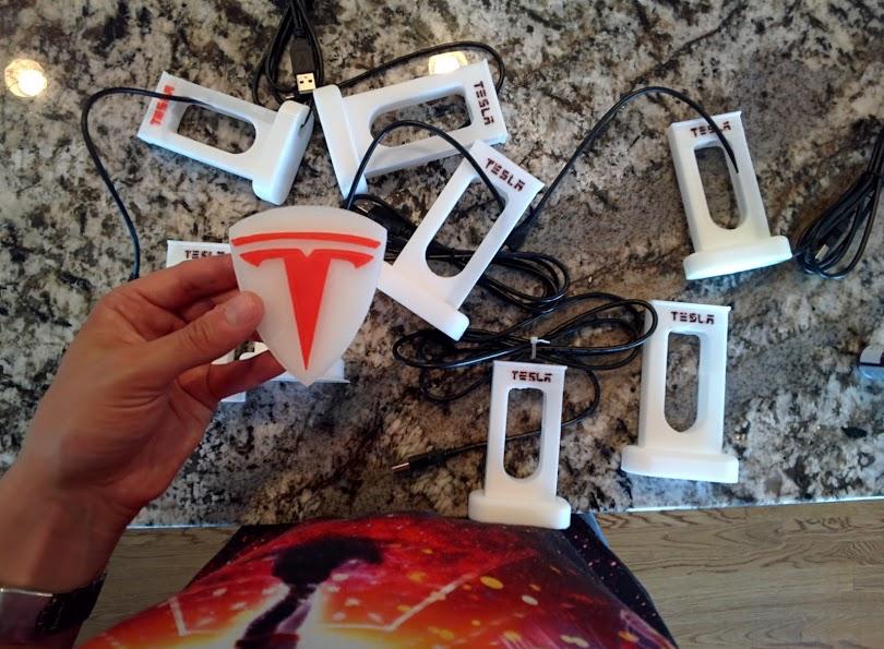 Tesla Desktop Supercharger for your devices