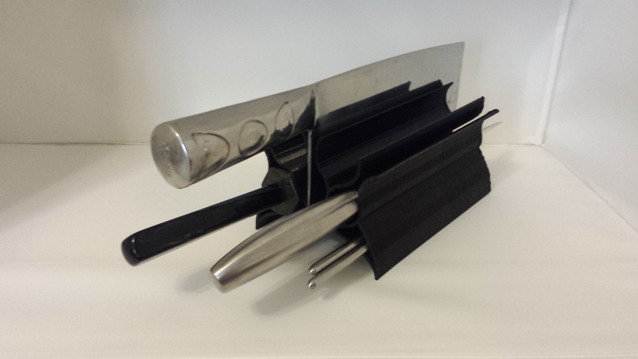 Organic Minimal Volume Knife Block