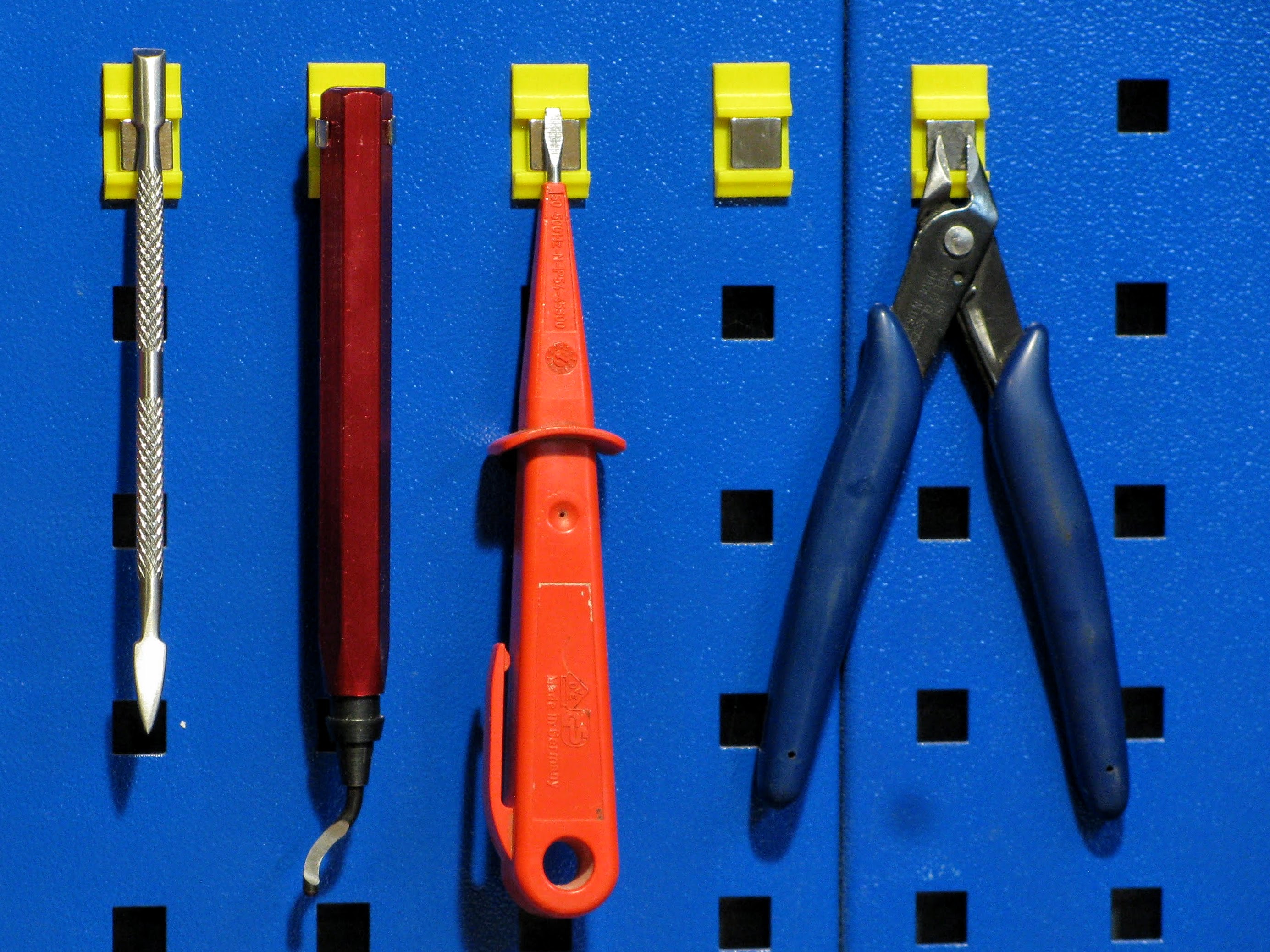 Pegboard simple magnet mount