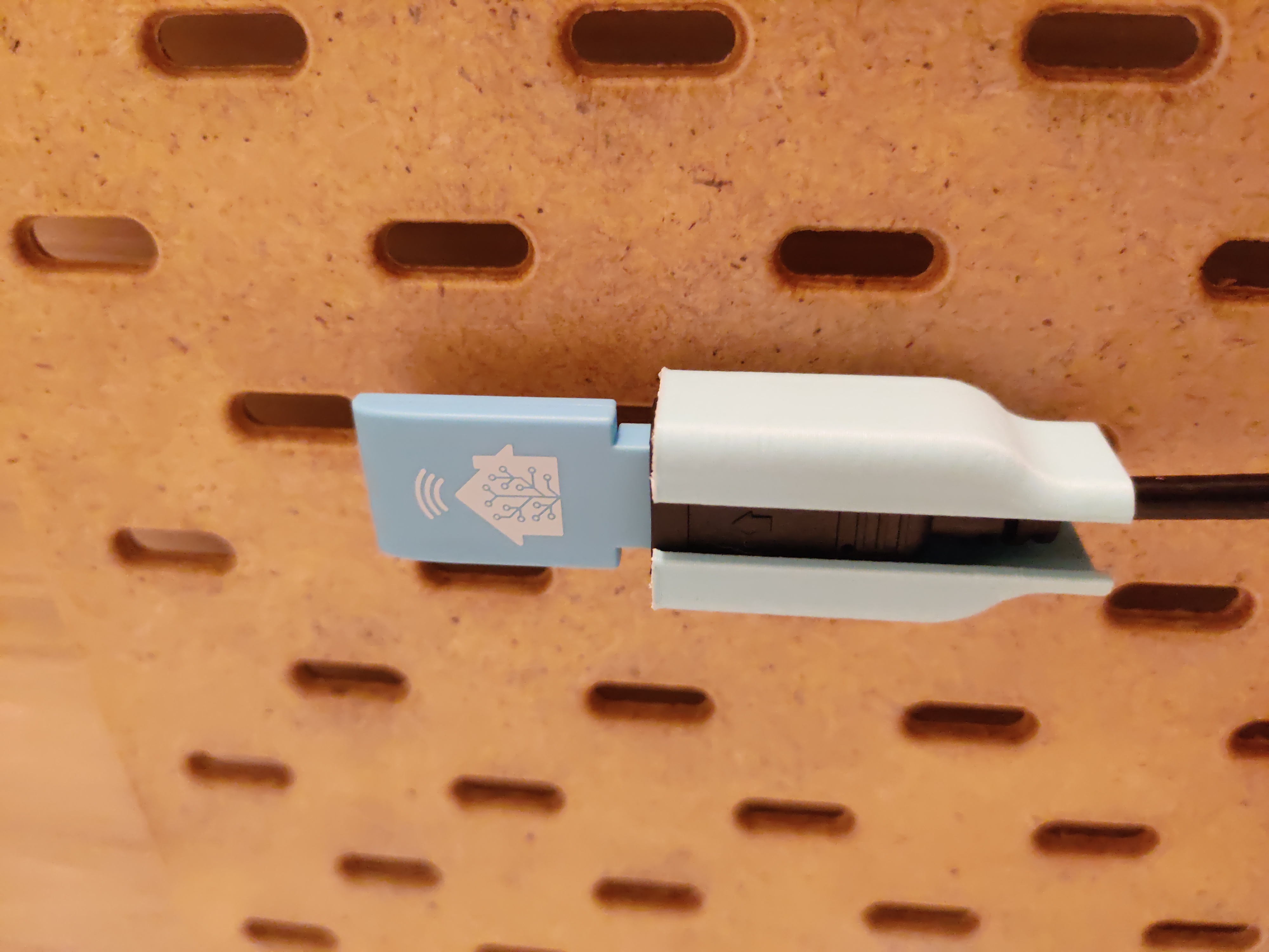 Skadis USB Mount