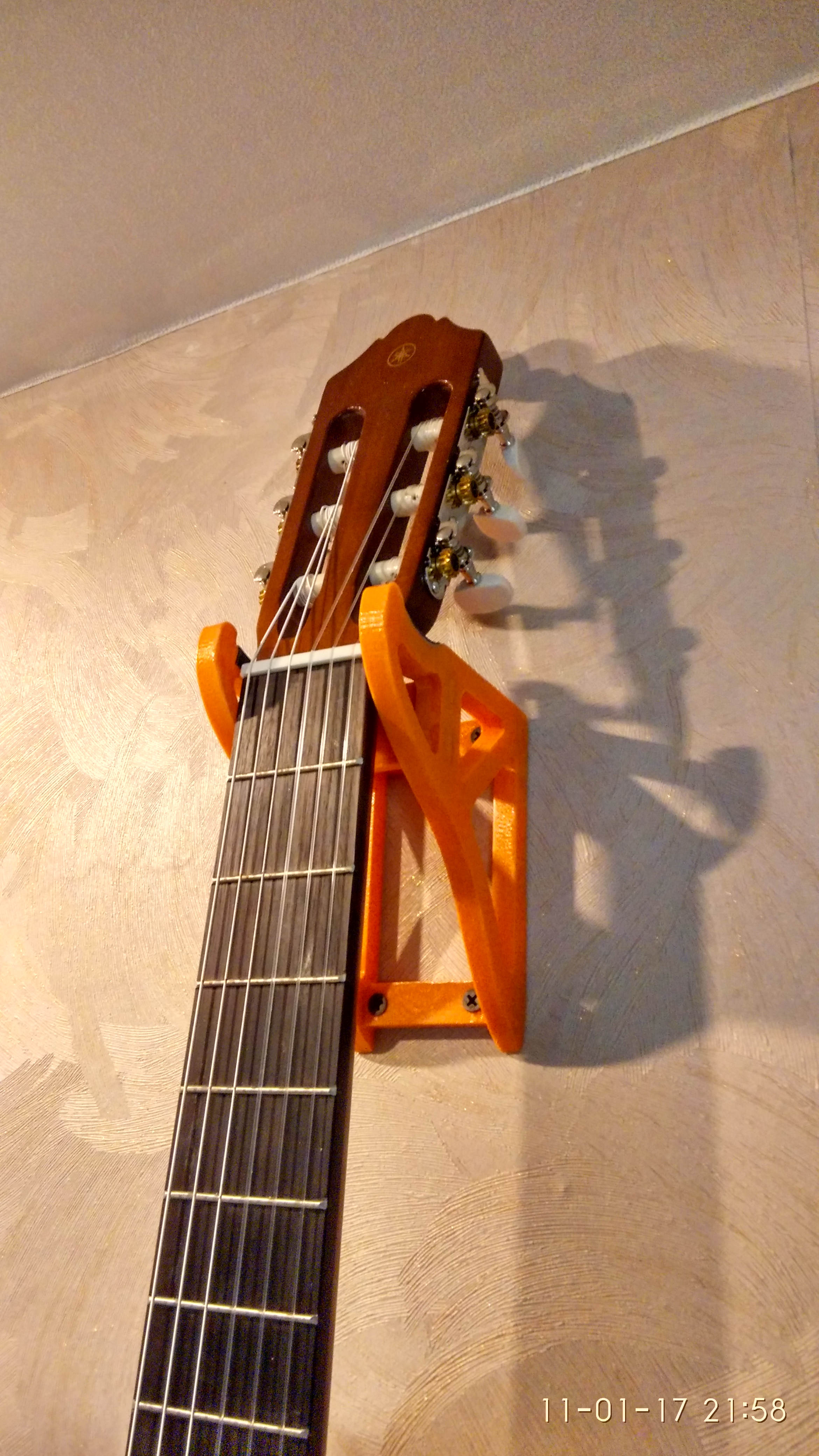 Guitar holder