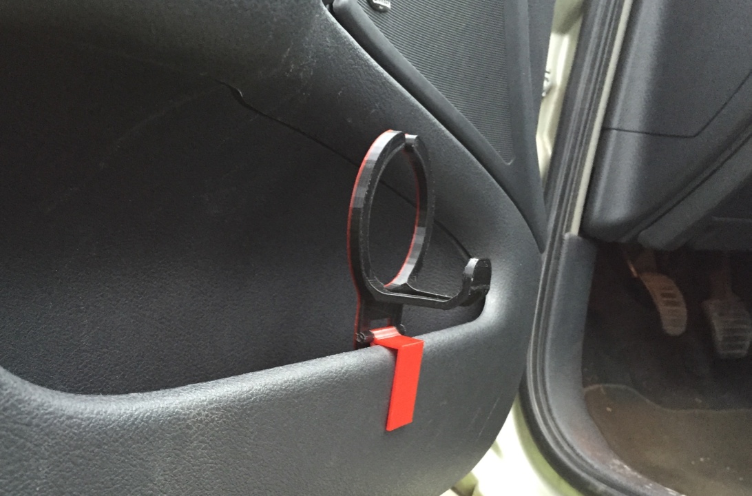 Foldable can holder for car