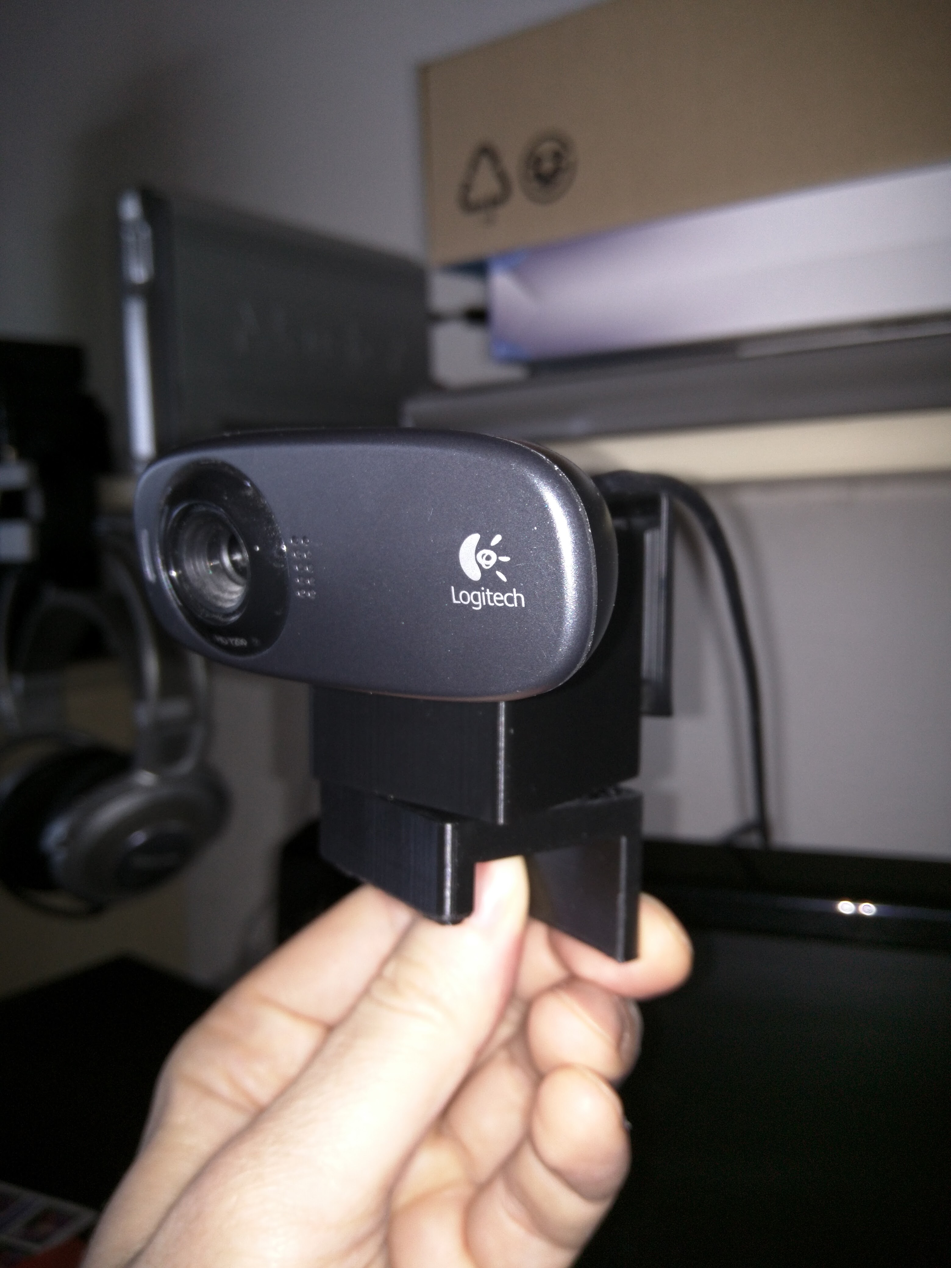 Rotatable Webcam Mount for a Computer Screen