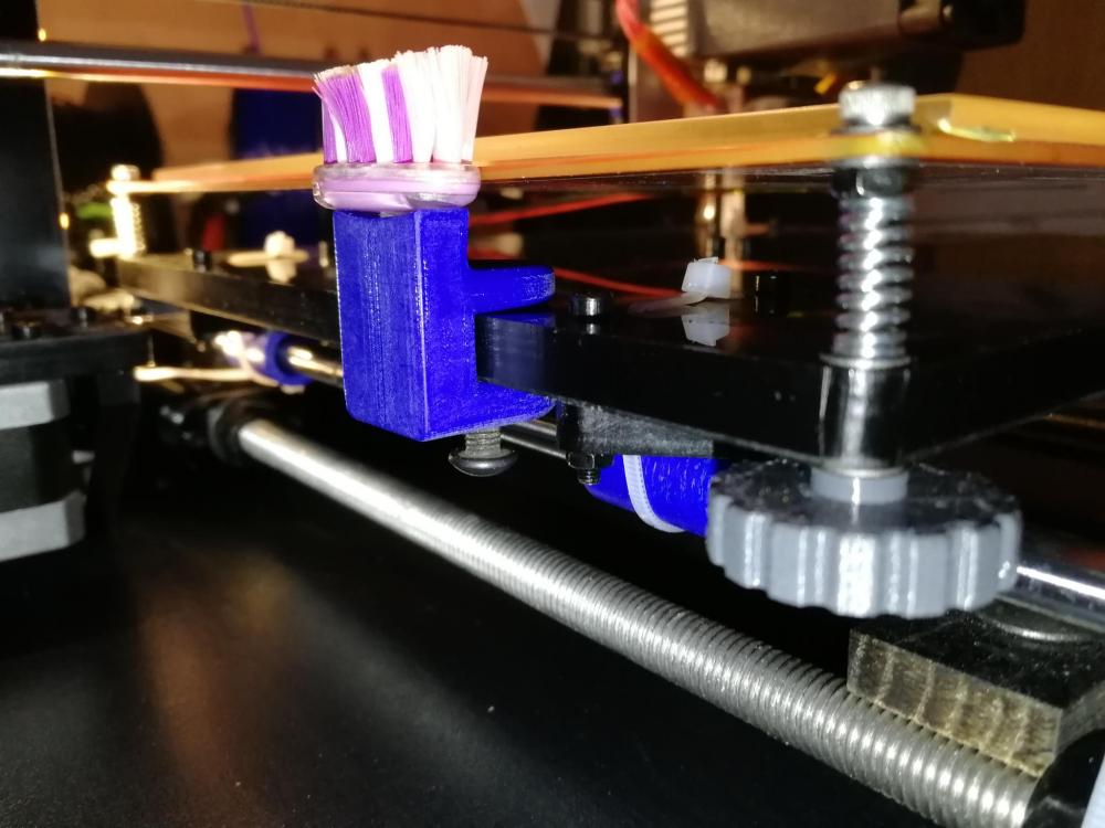 Nozzle scratcher