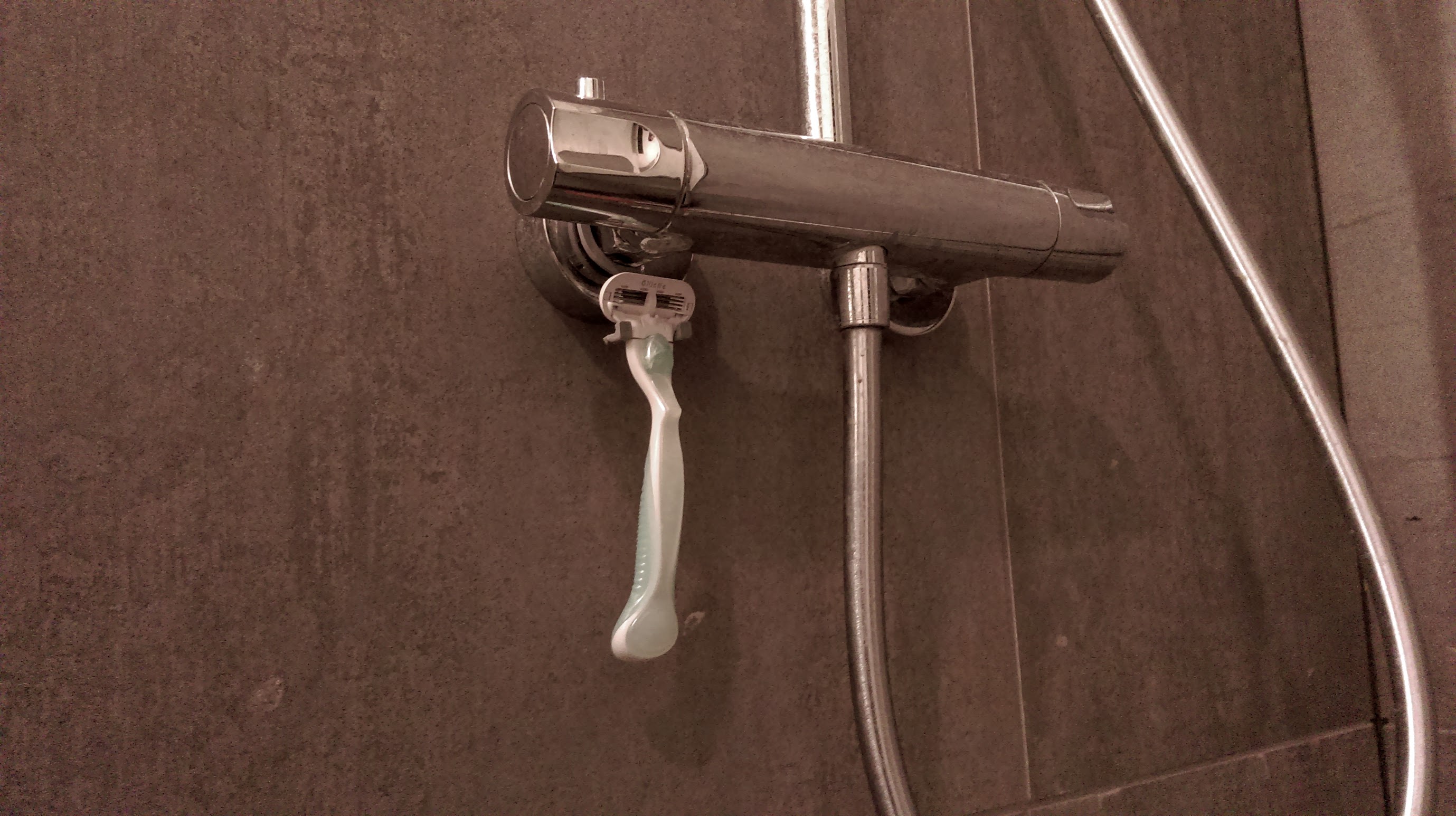 Lady shaver hanger for 1/2" plumbing