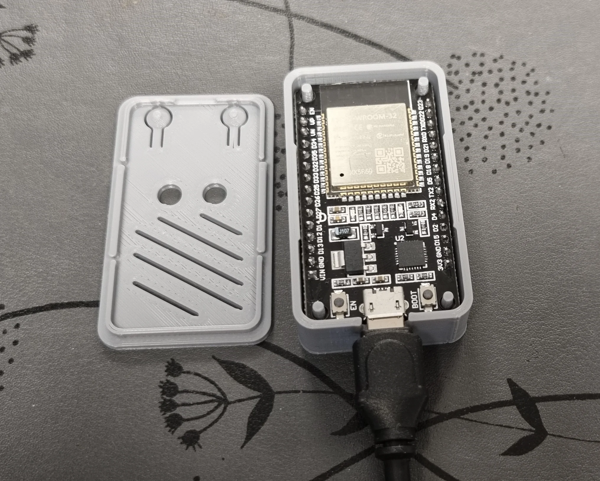 ESP32 Screwless Enlosure