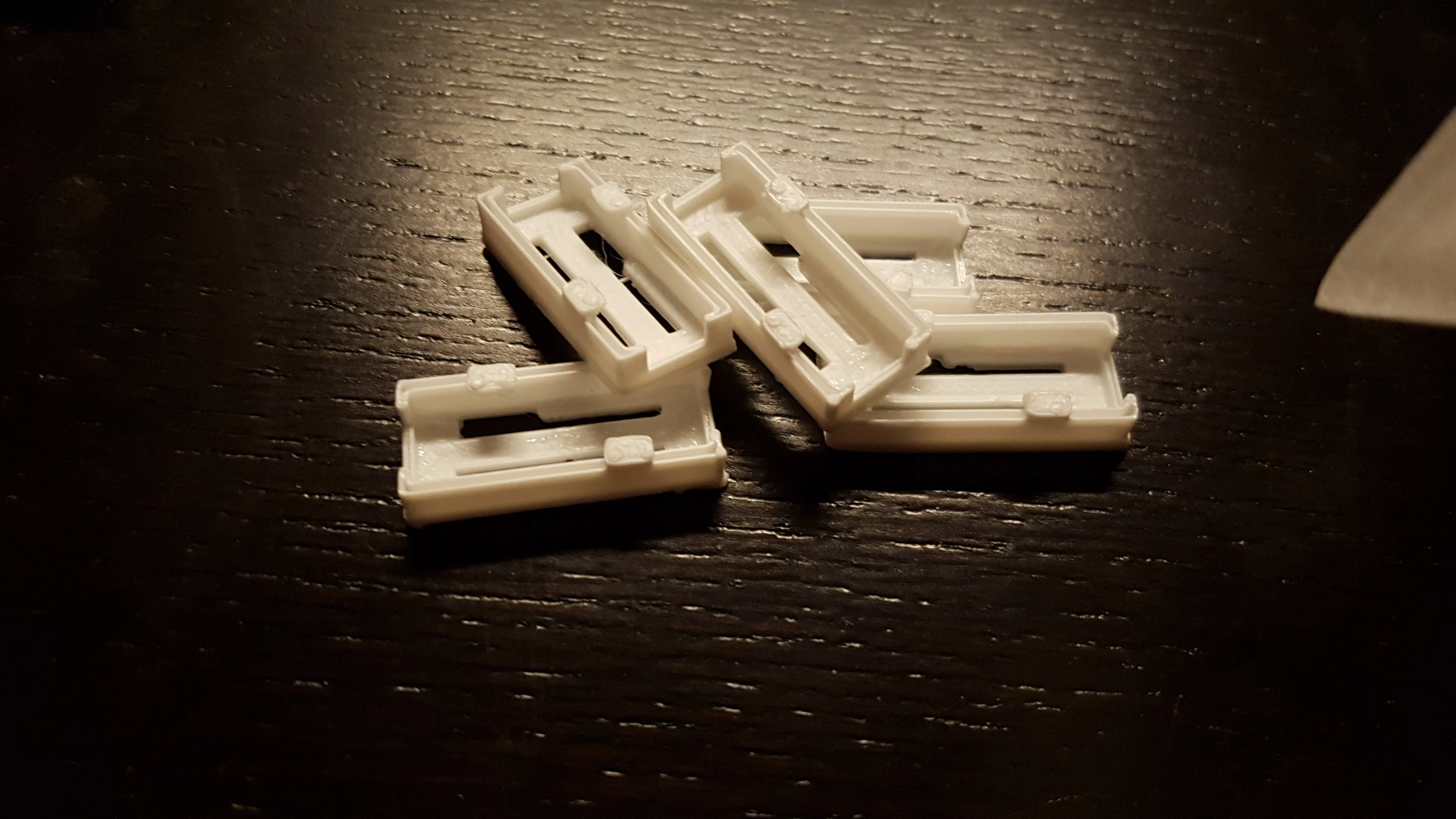 Servo Connector Safety Clip