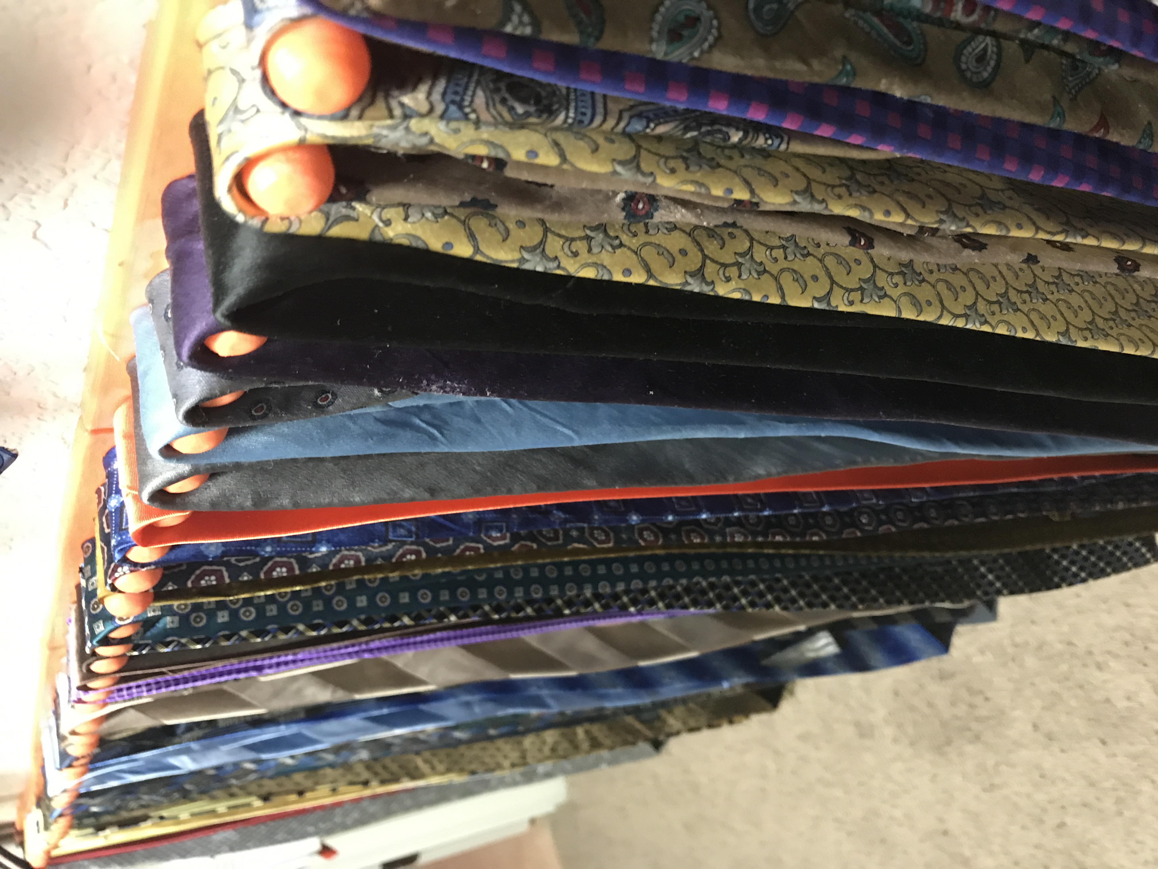 9 Up Wall Mount Tie Rack