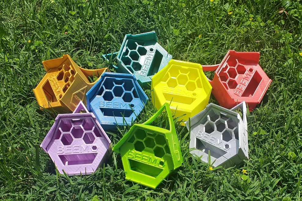 BEEMO V2 - Sustainable Bee Motel + Feeder