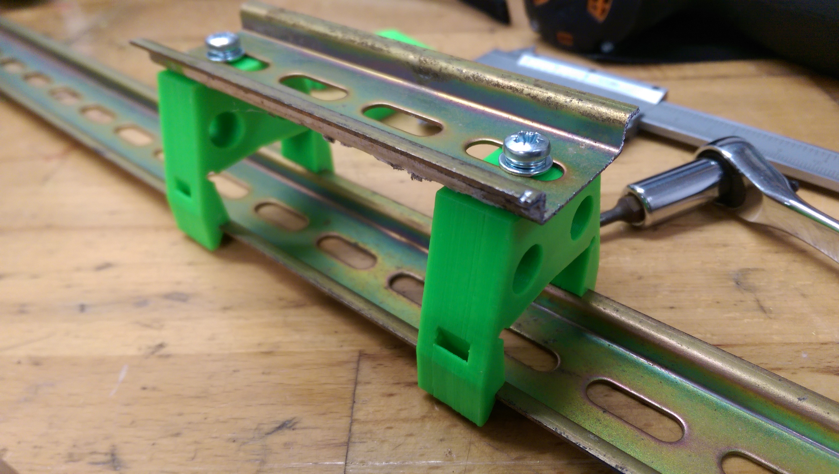 DIN rail riser