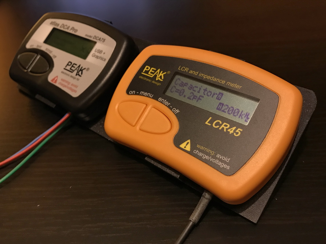 Peak Electronic Device Tabletop Holder